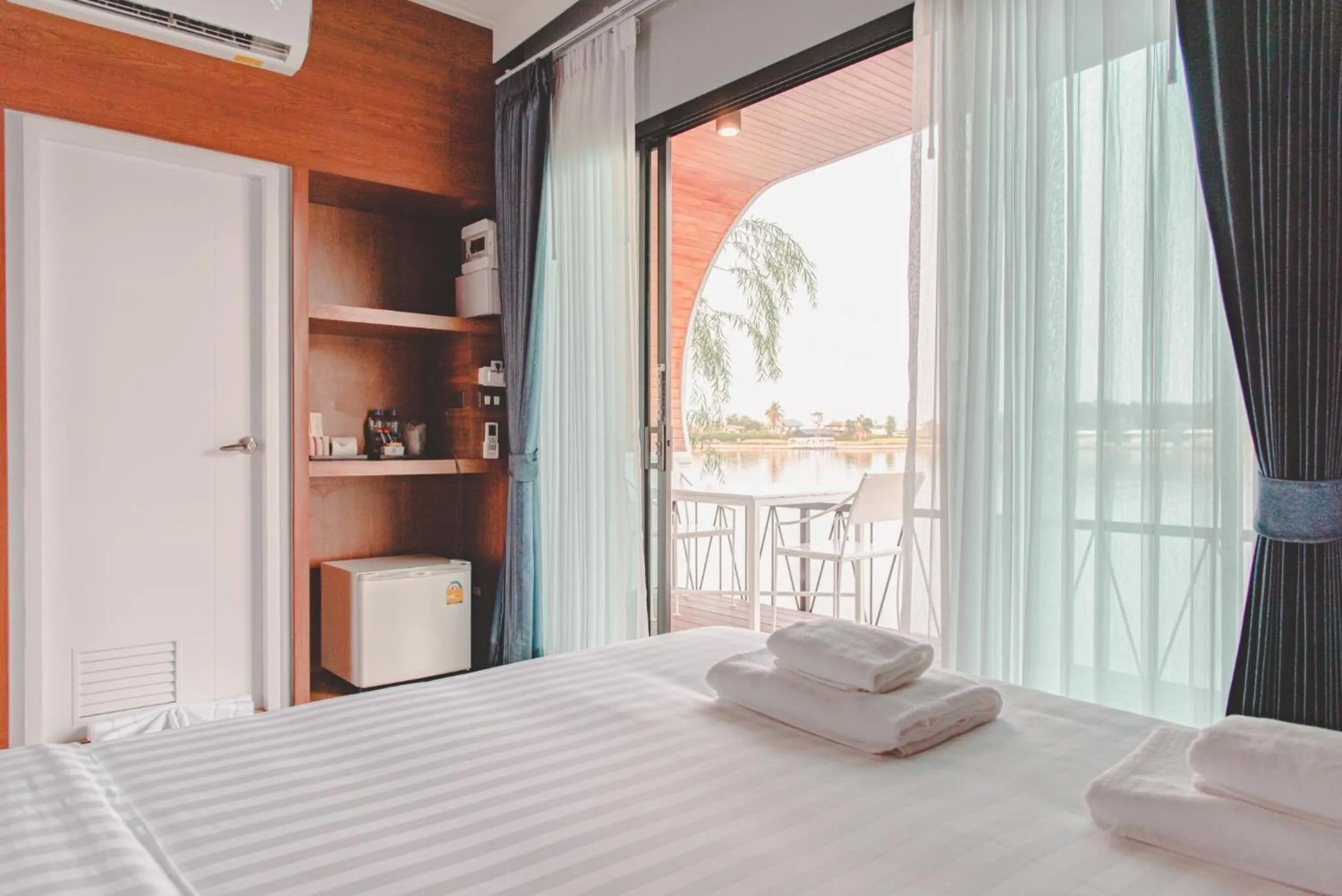 Bed in Saksiam Lakeside Resort