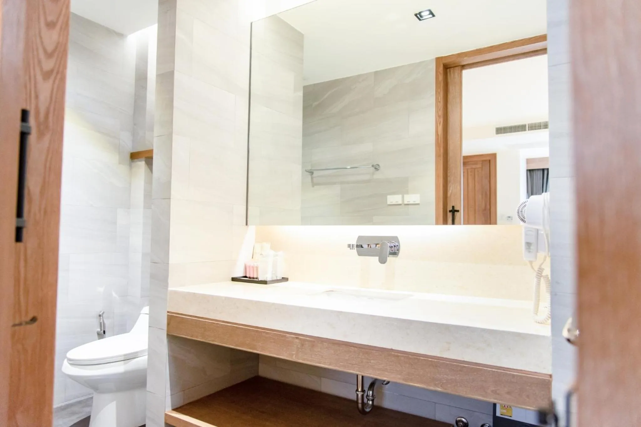 Saksiam Lakeside Resort