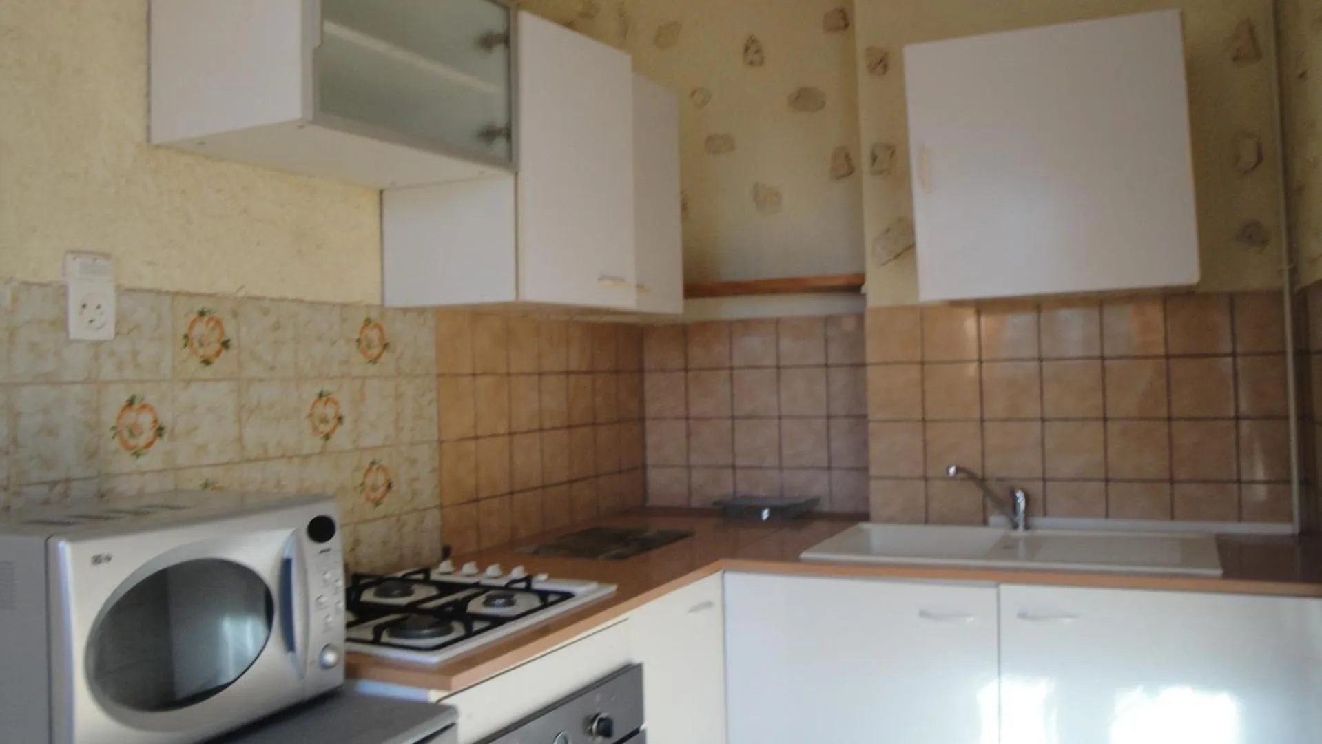 Kitchen or kitchenette in Domaine de Poudos