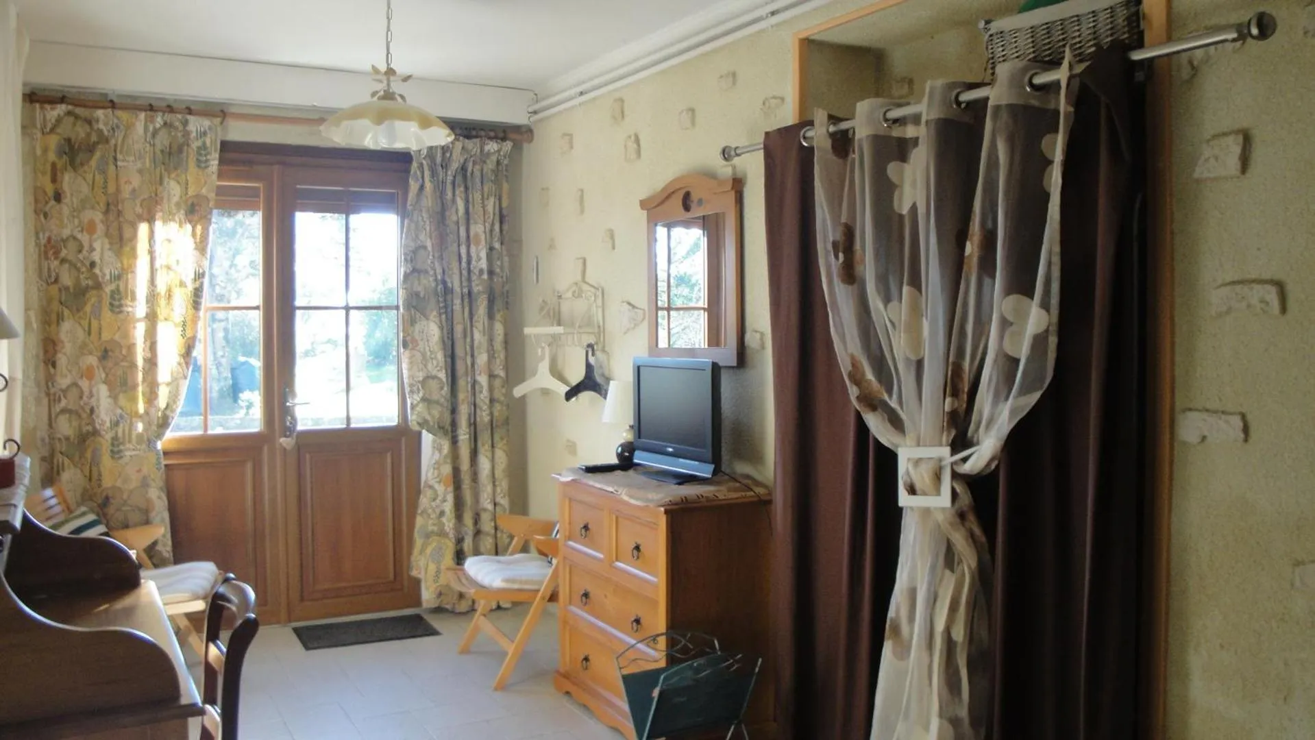 Photo of the whole room in Domaine de Poudos