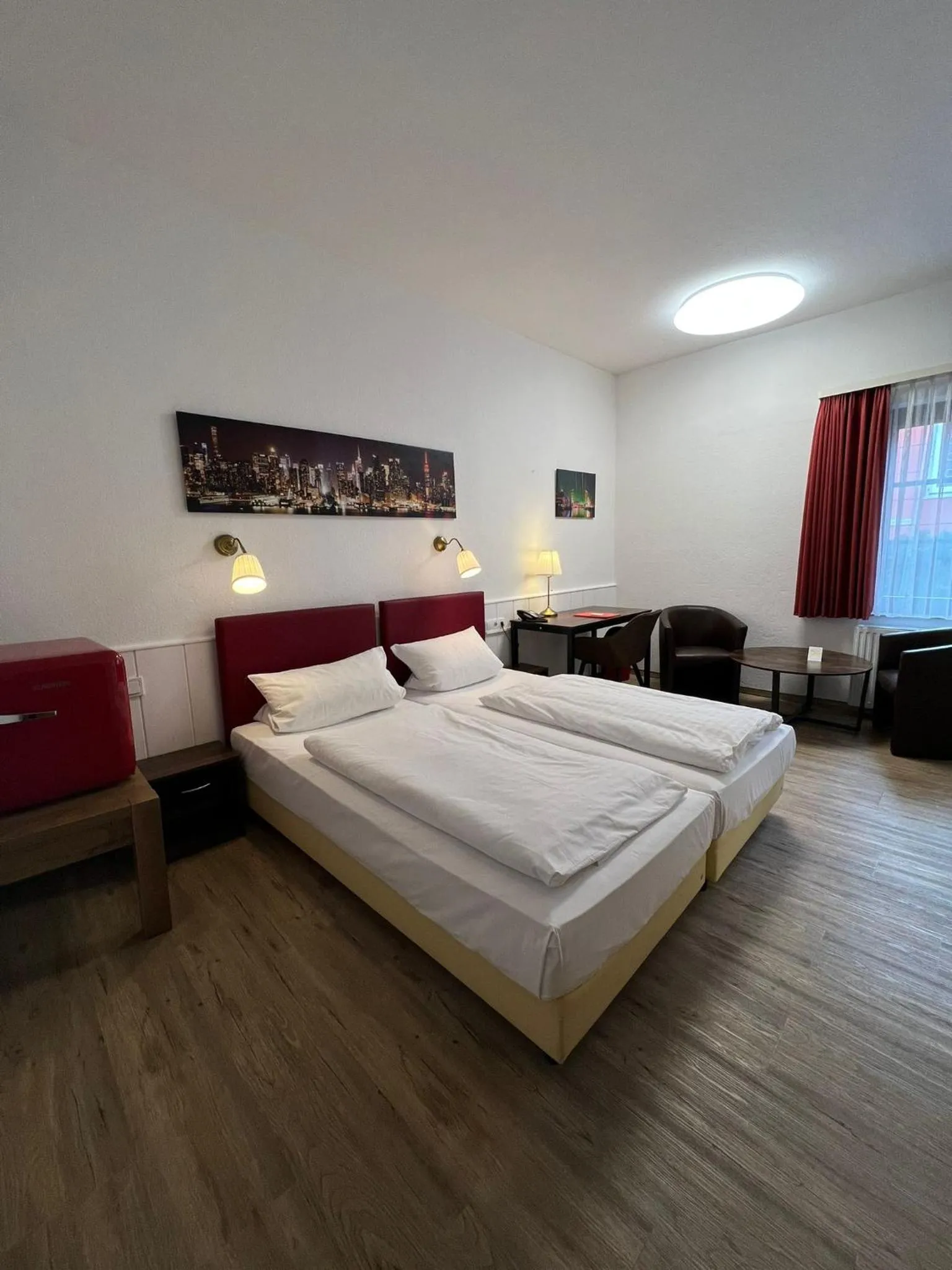 Photo of the whole room, Bed in Hotel Columbus und Glamping