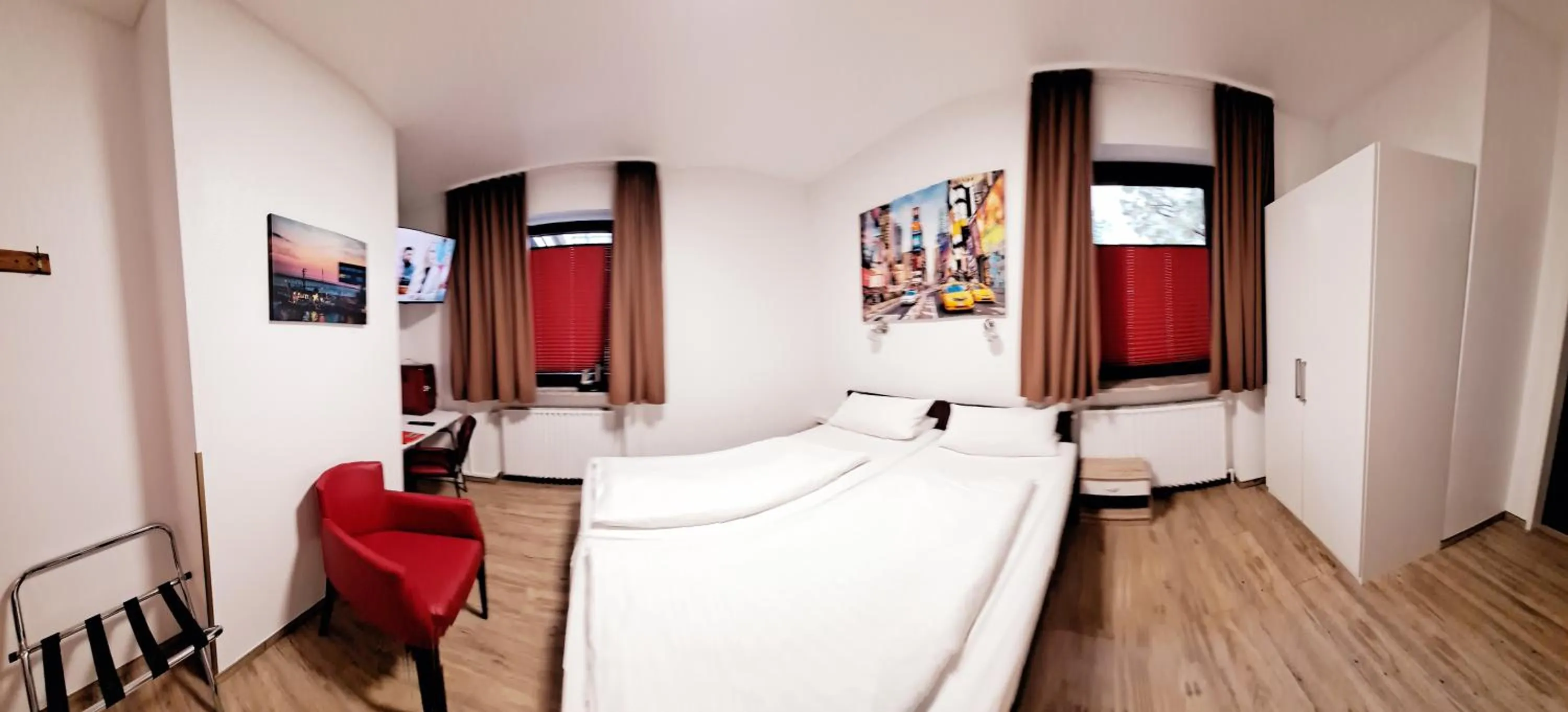 Photo of the whole room, Bed in Hotel Columbus und Glamping