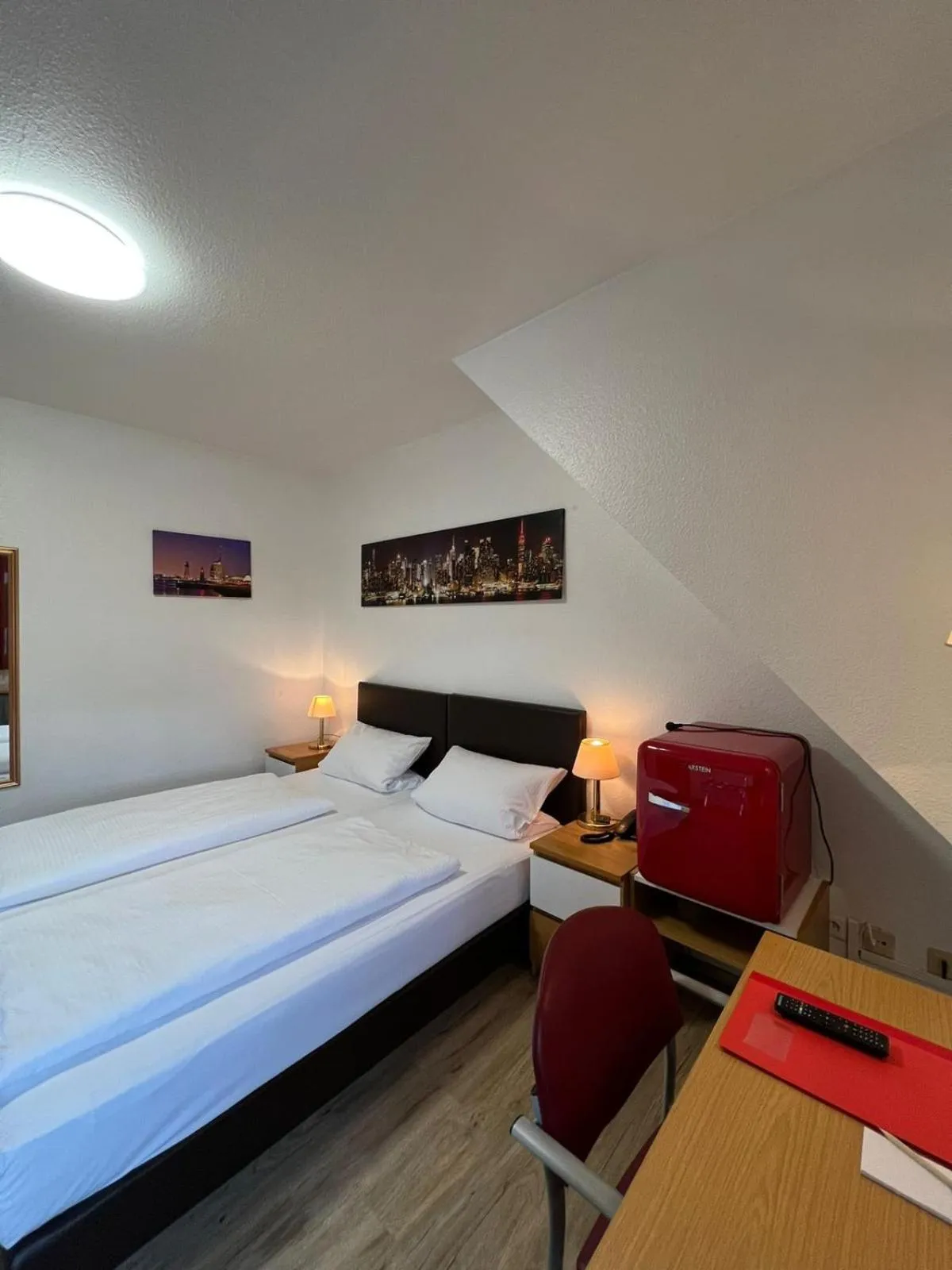 Photo of the whole room, Bed in Hotel Columbus und Glamping