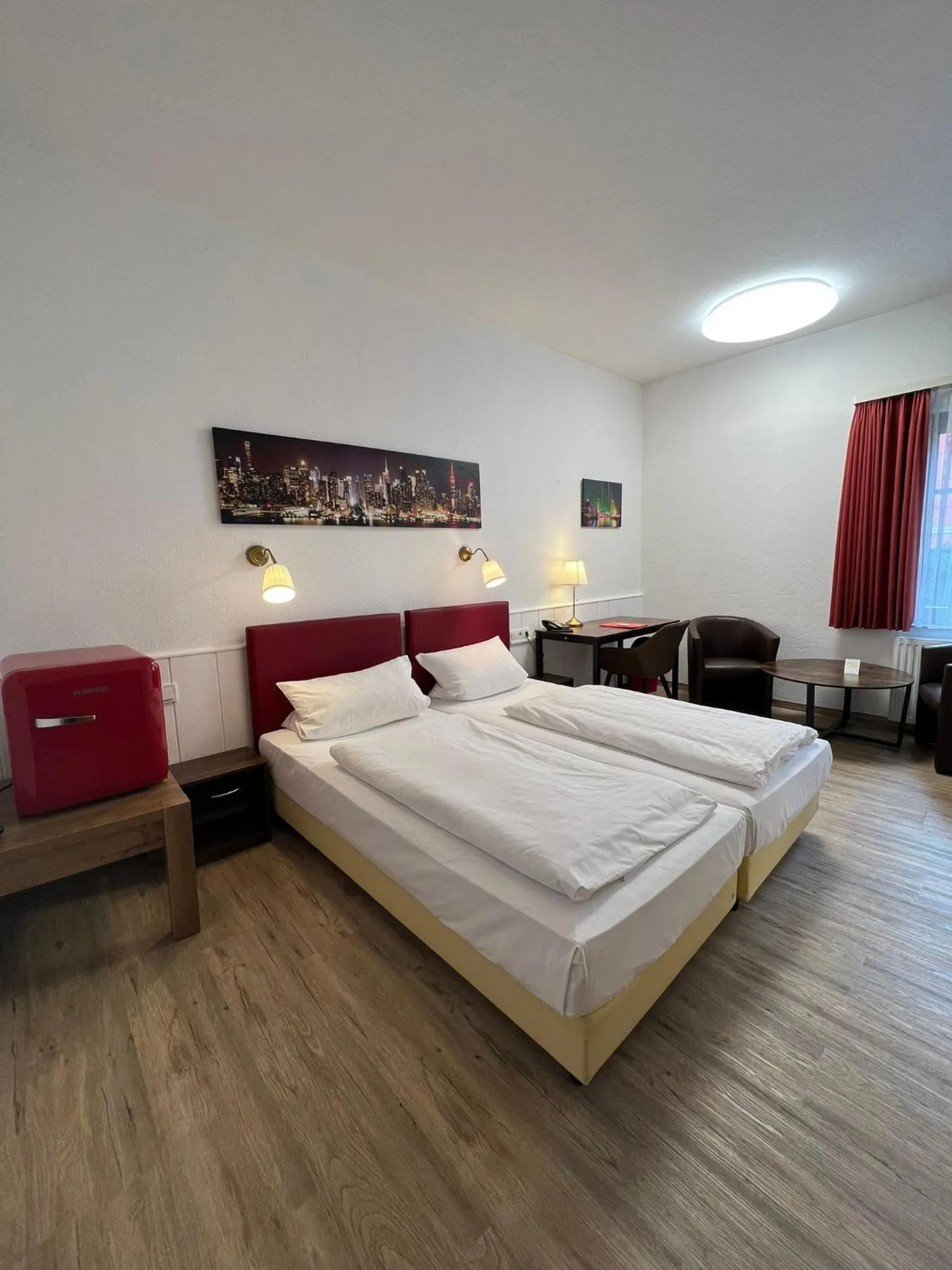 Photo of the whole room, Bed in Hotel Columbus und Glamping