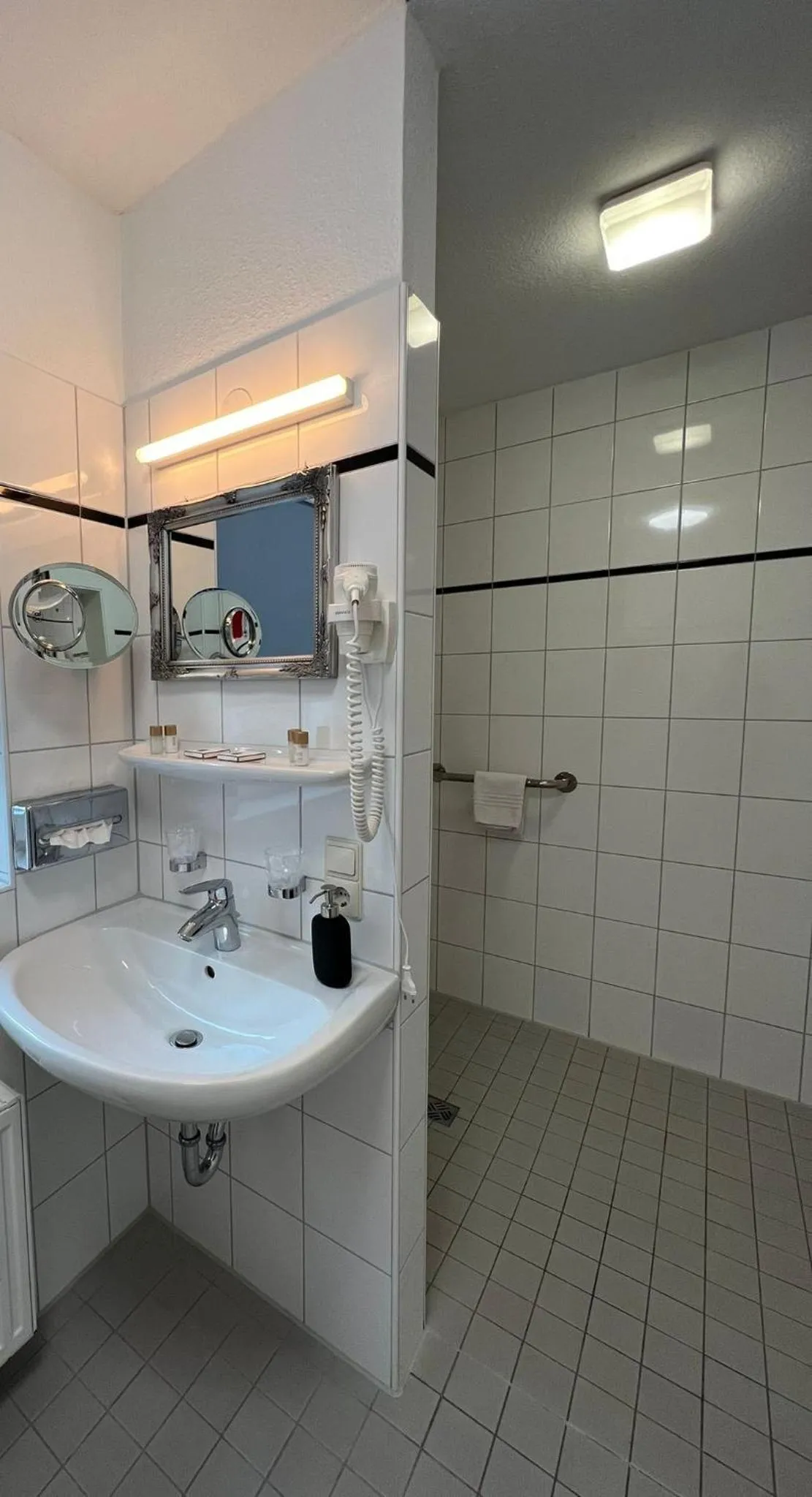 Shower in Hotel Columbus und Glamping