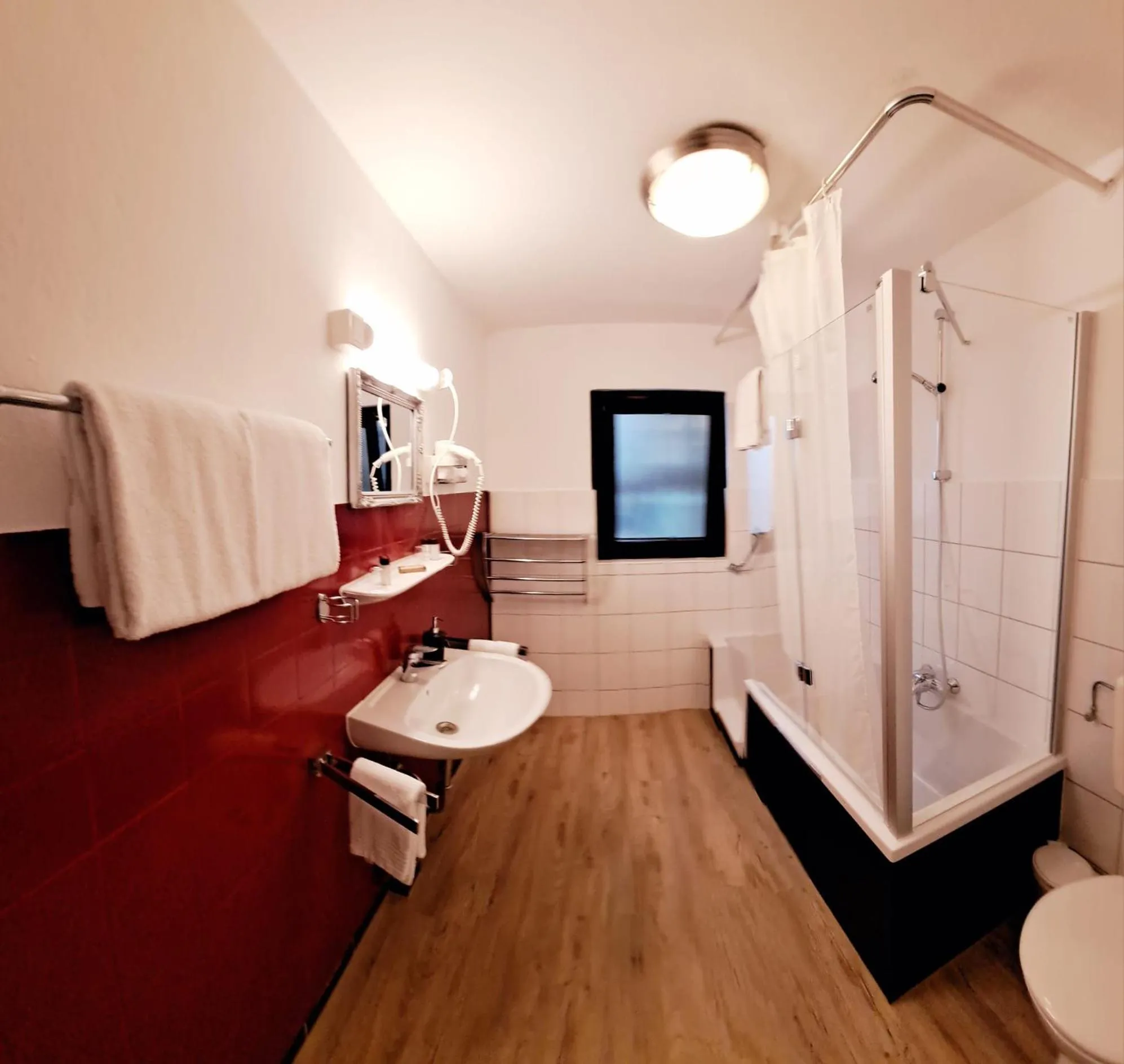 Bathroom in Hotel Columbus und Glamping