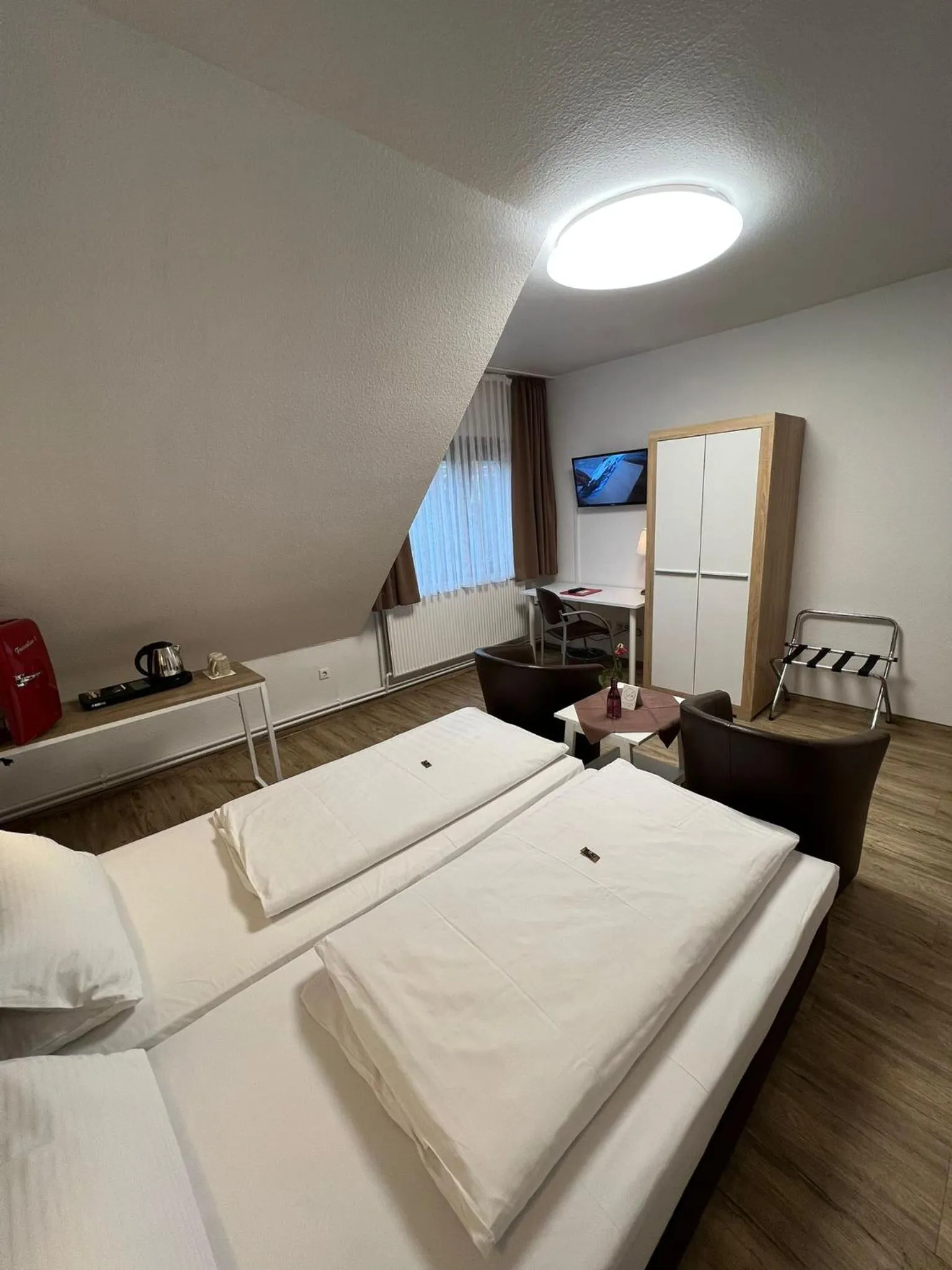 room service, Bed in Hotel Columbus und Glamping