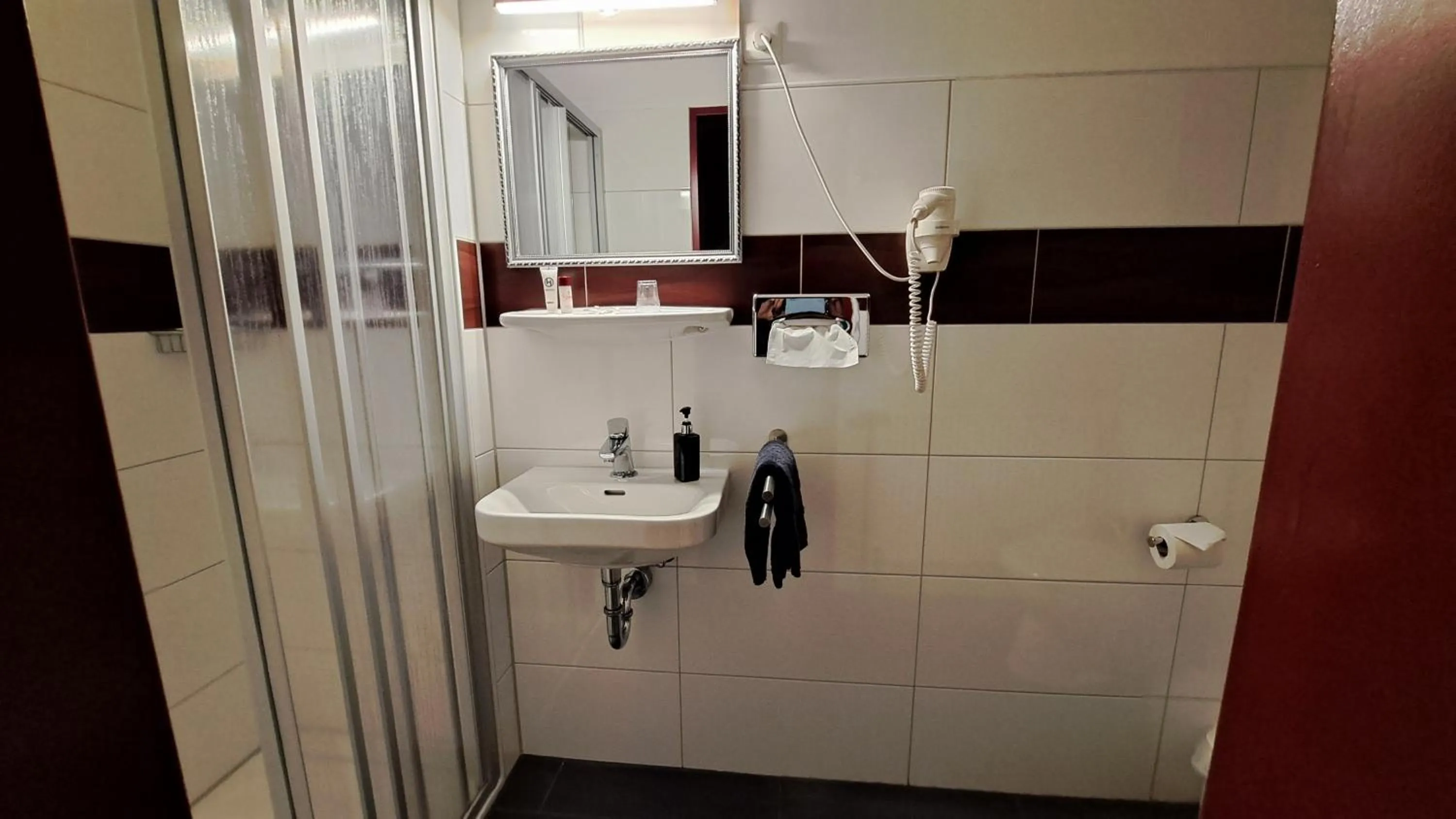Bathroom in Hotel Columbus und Glamping