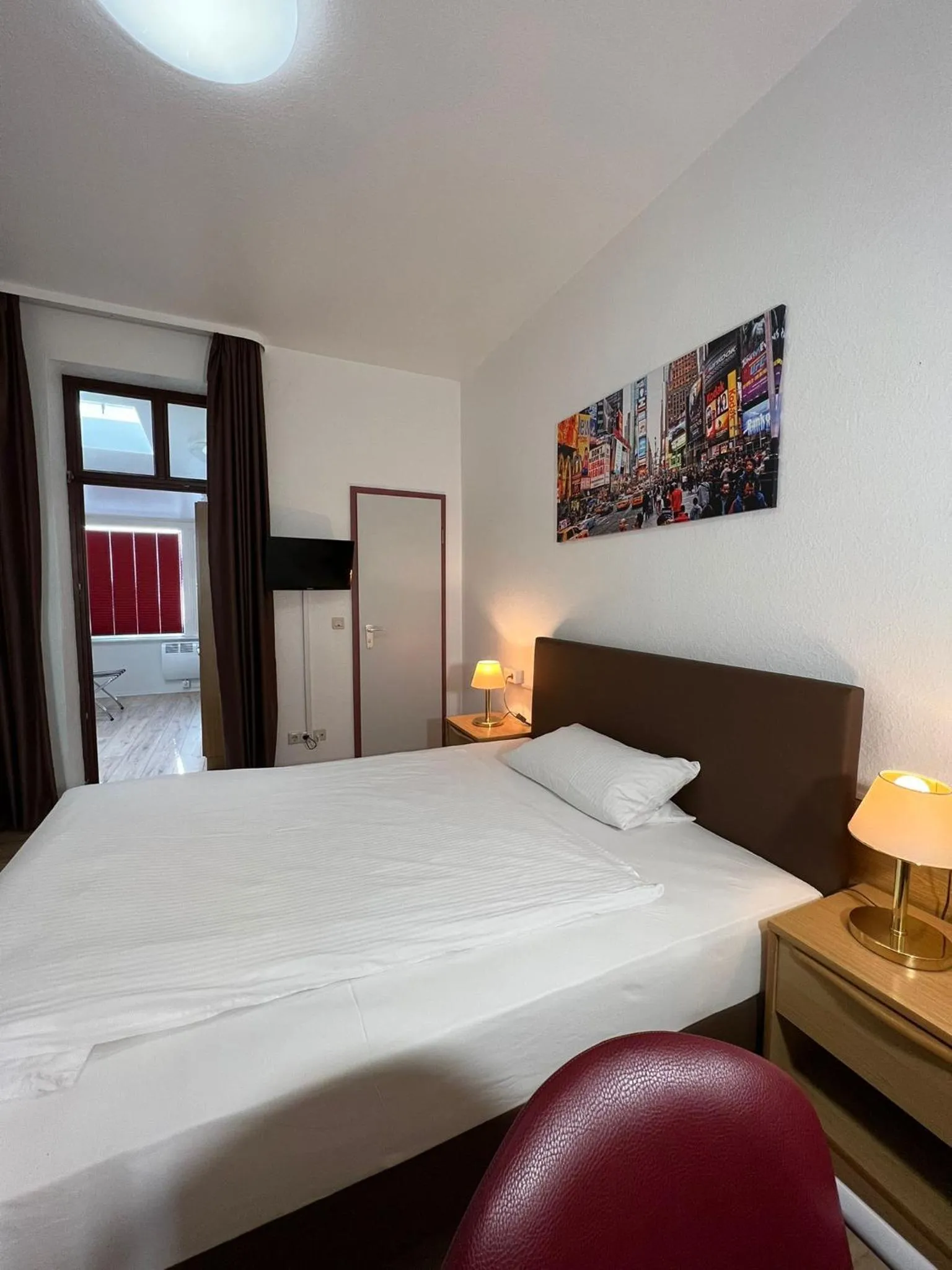 Photo of the whole room, Bed in Hotel Columbus und Glamping