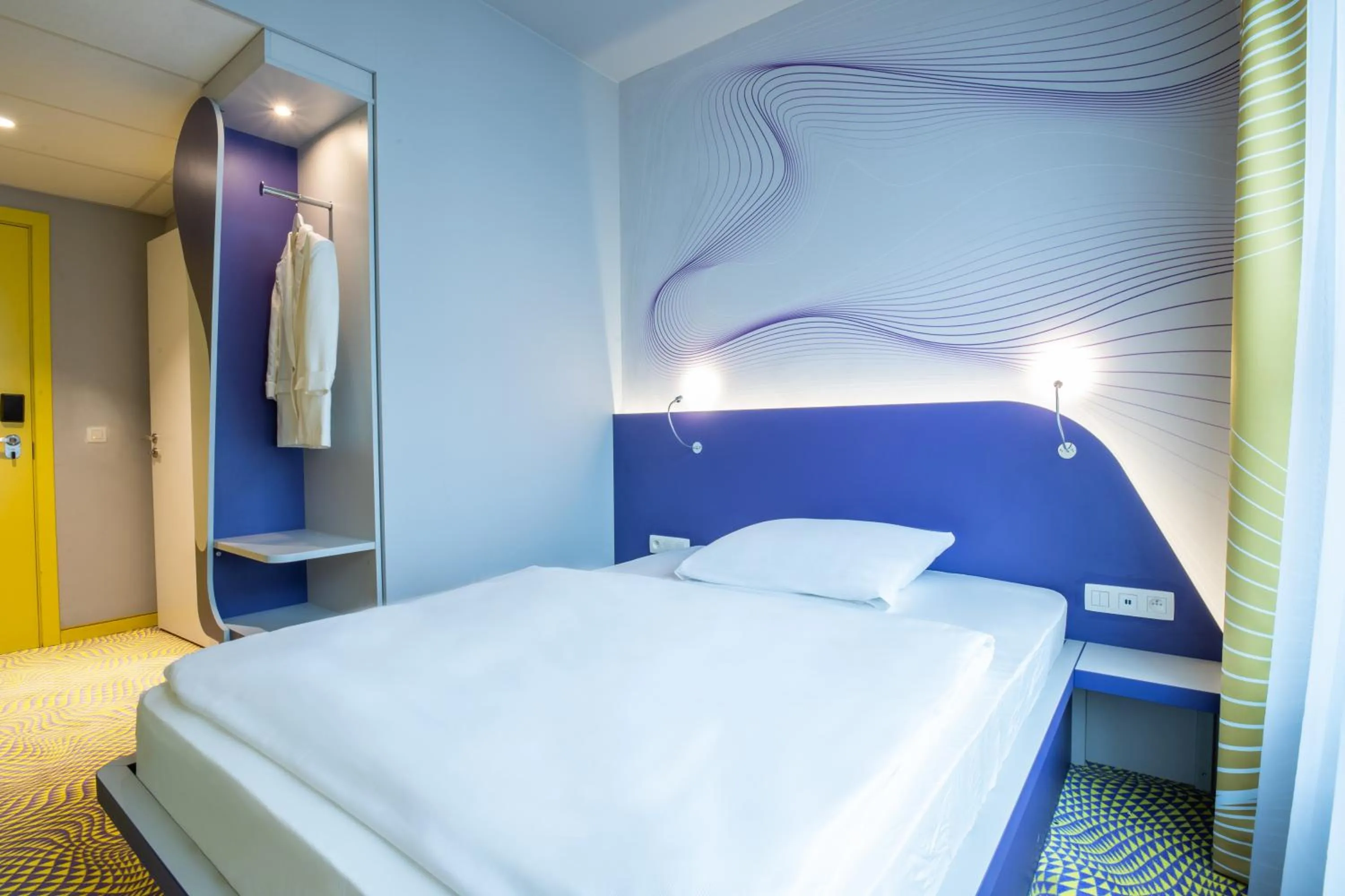 TV and multimedia, Bed in Prize by Radisson, Antwerp City