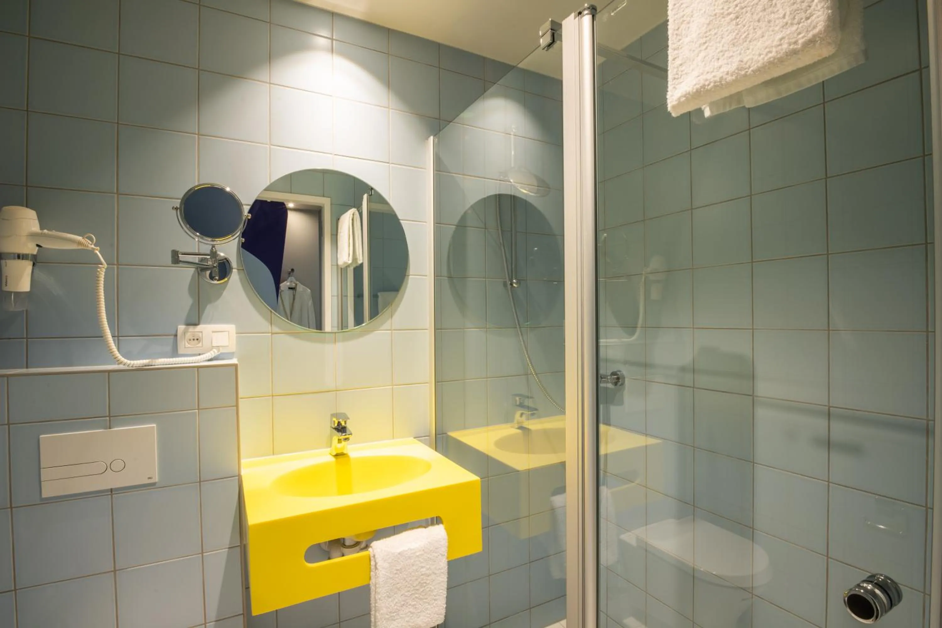 Shower in Prize by Radisson, Antwerp City