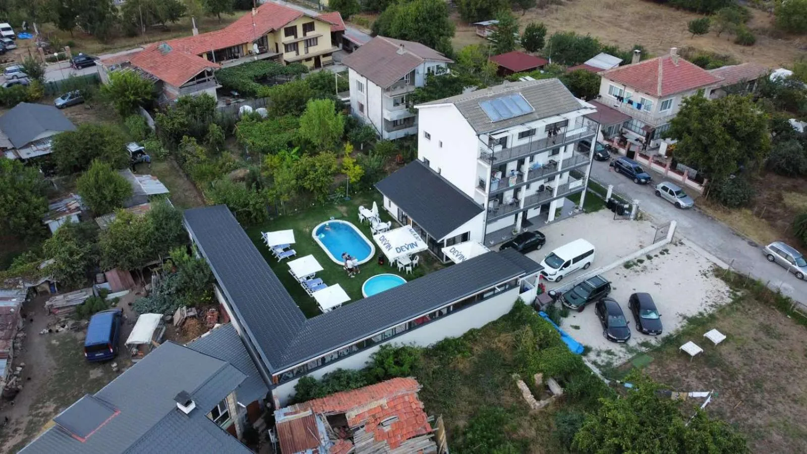 Property building in Weißer Schwan Белият лебед