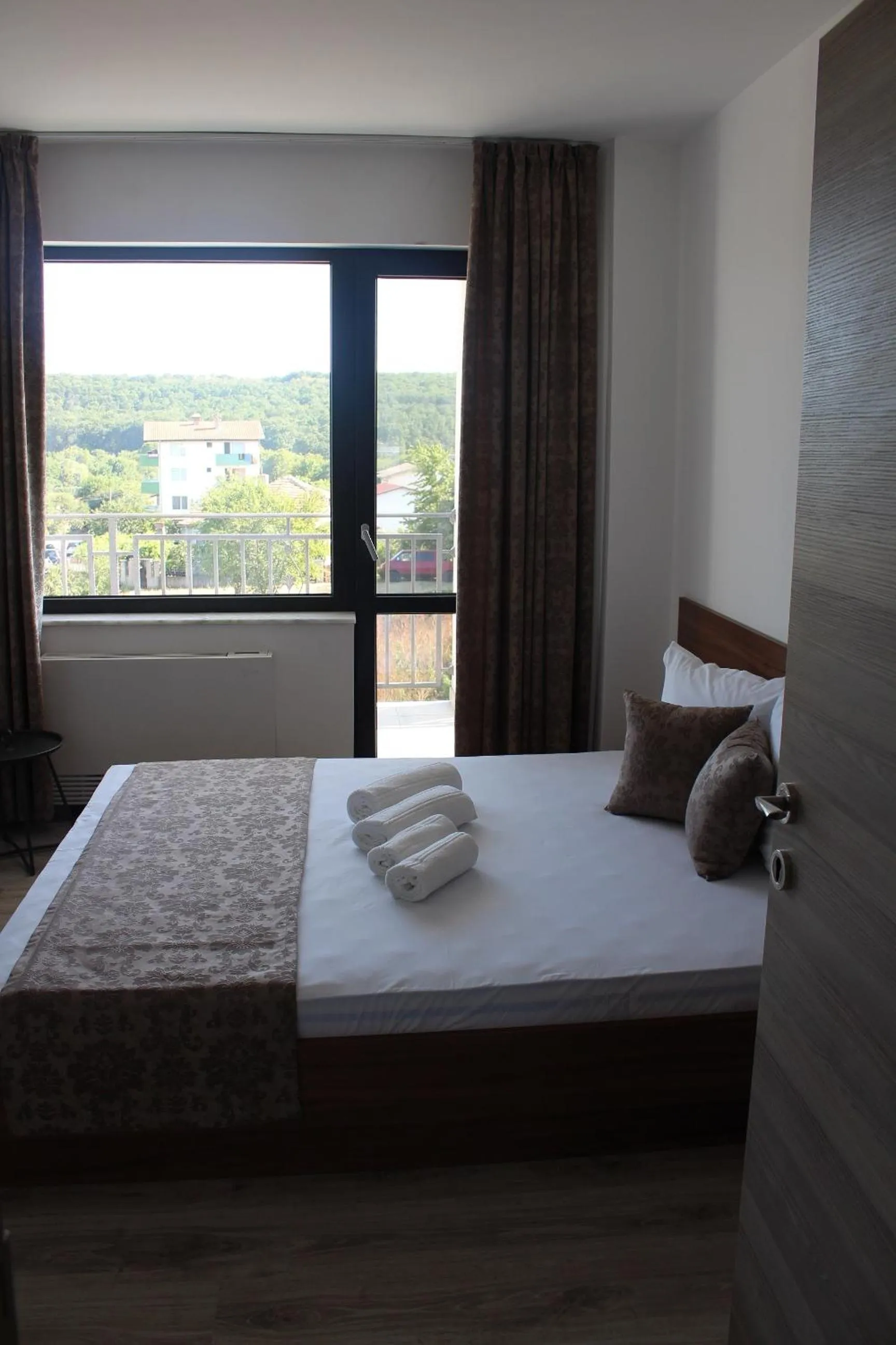 Decorative detail, Bed in Weißer Schwan Белият лебед