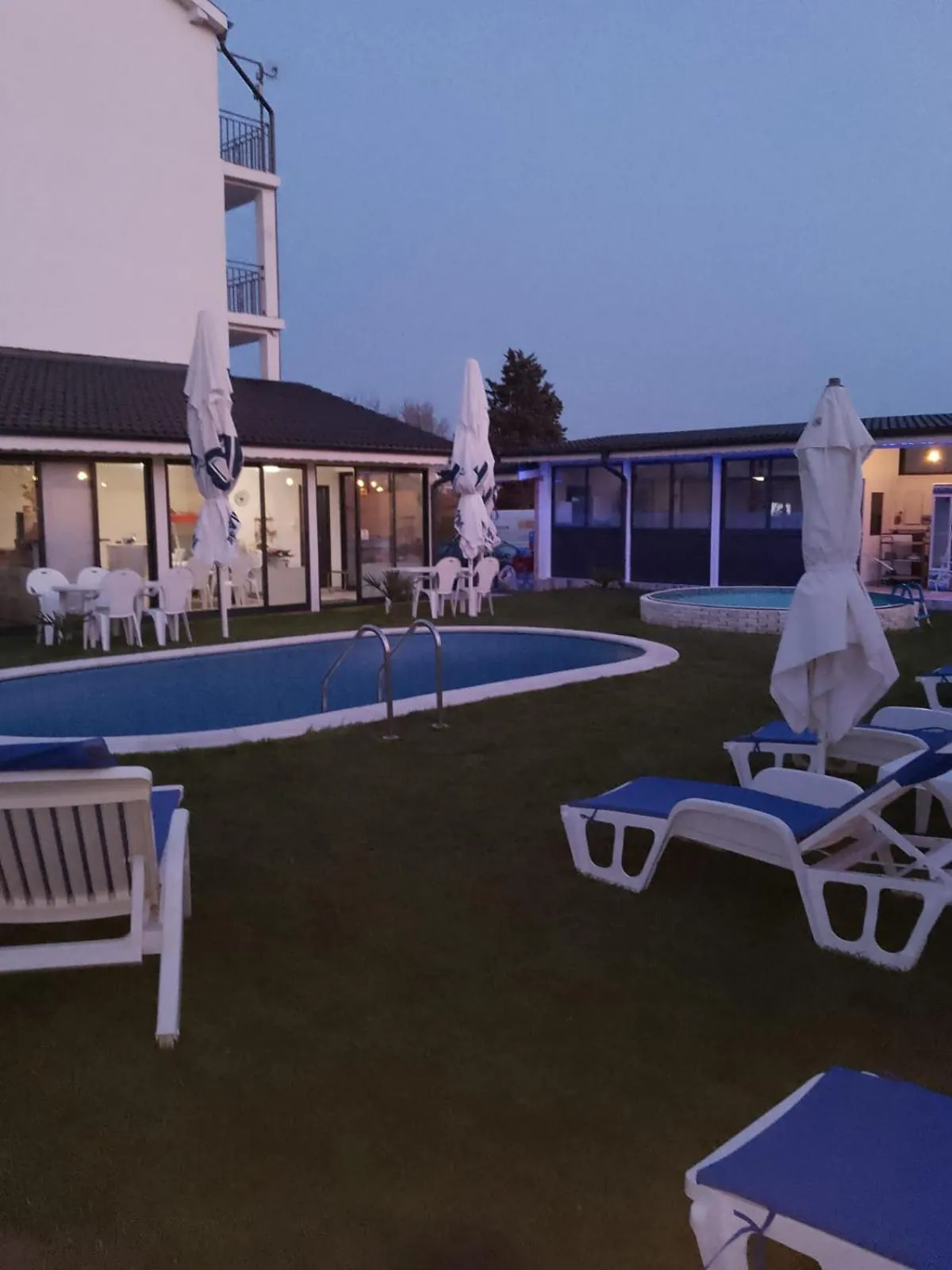 Swimming pool in Weißer Schwan Белият лебед