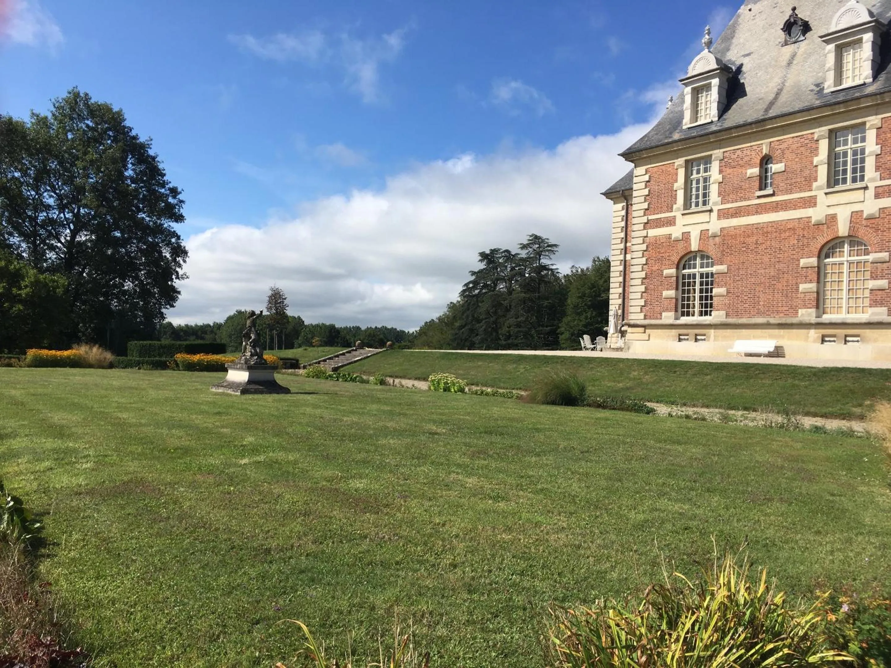 Garden in Chateau de Joyeux - Gites