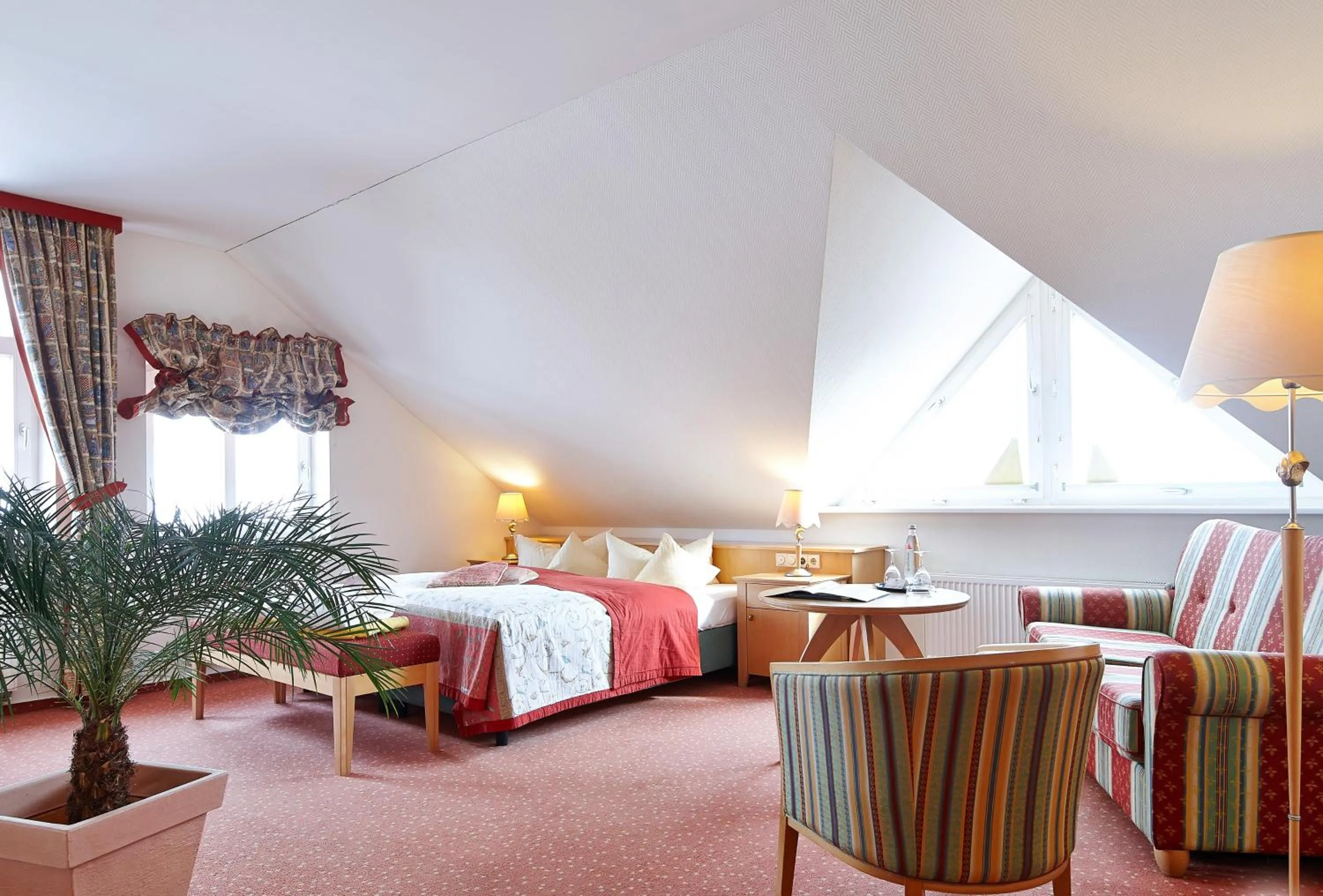 Photo of the whole room, Bed in Inselhotel VierJahreszeiten