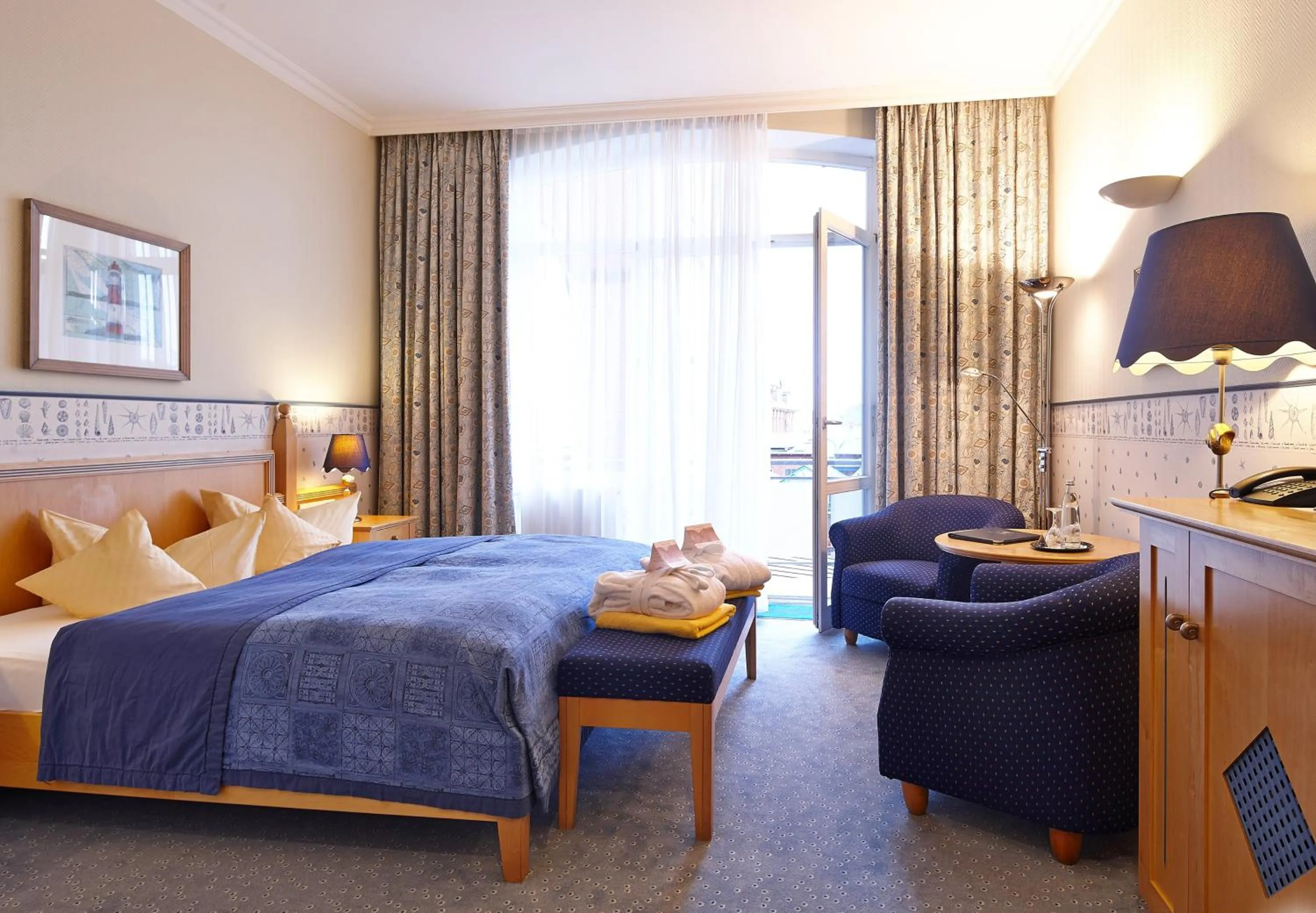 Photo of the whole room, Bed in Inselhotel VierJahreszeiten