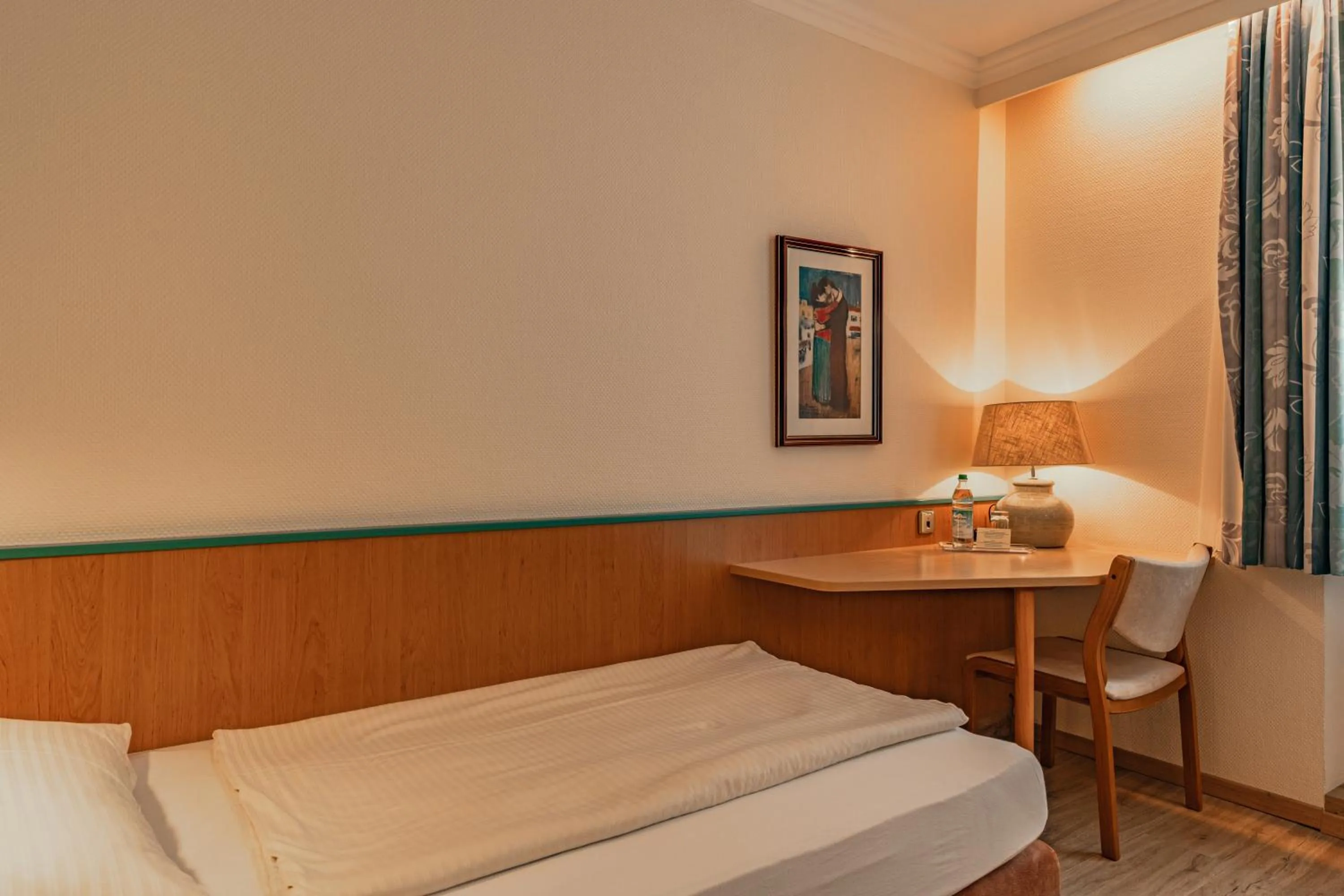 Bed in Parkhotel Crombach