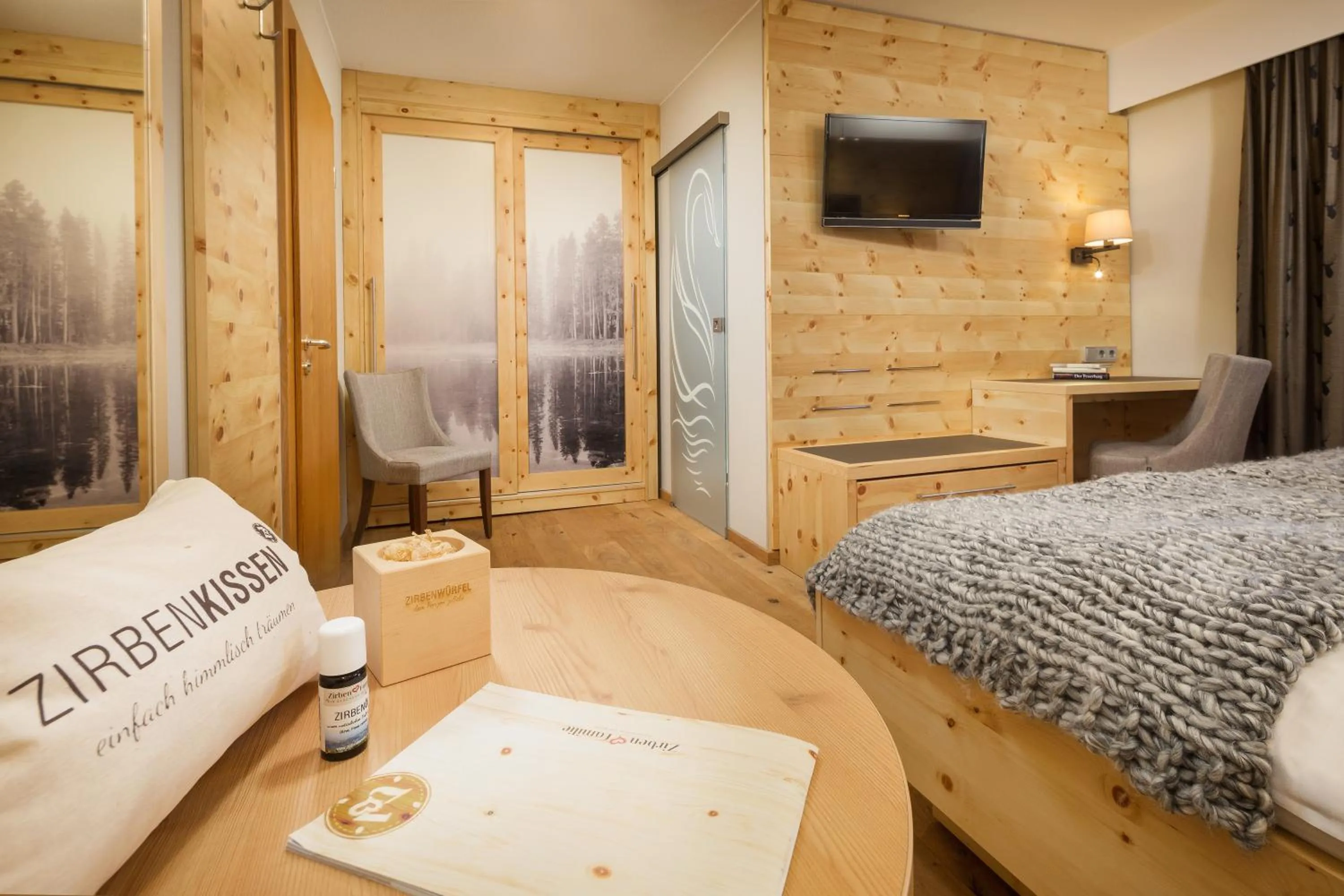 TV and multimedia, Bed in Hotel Weinbauer