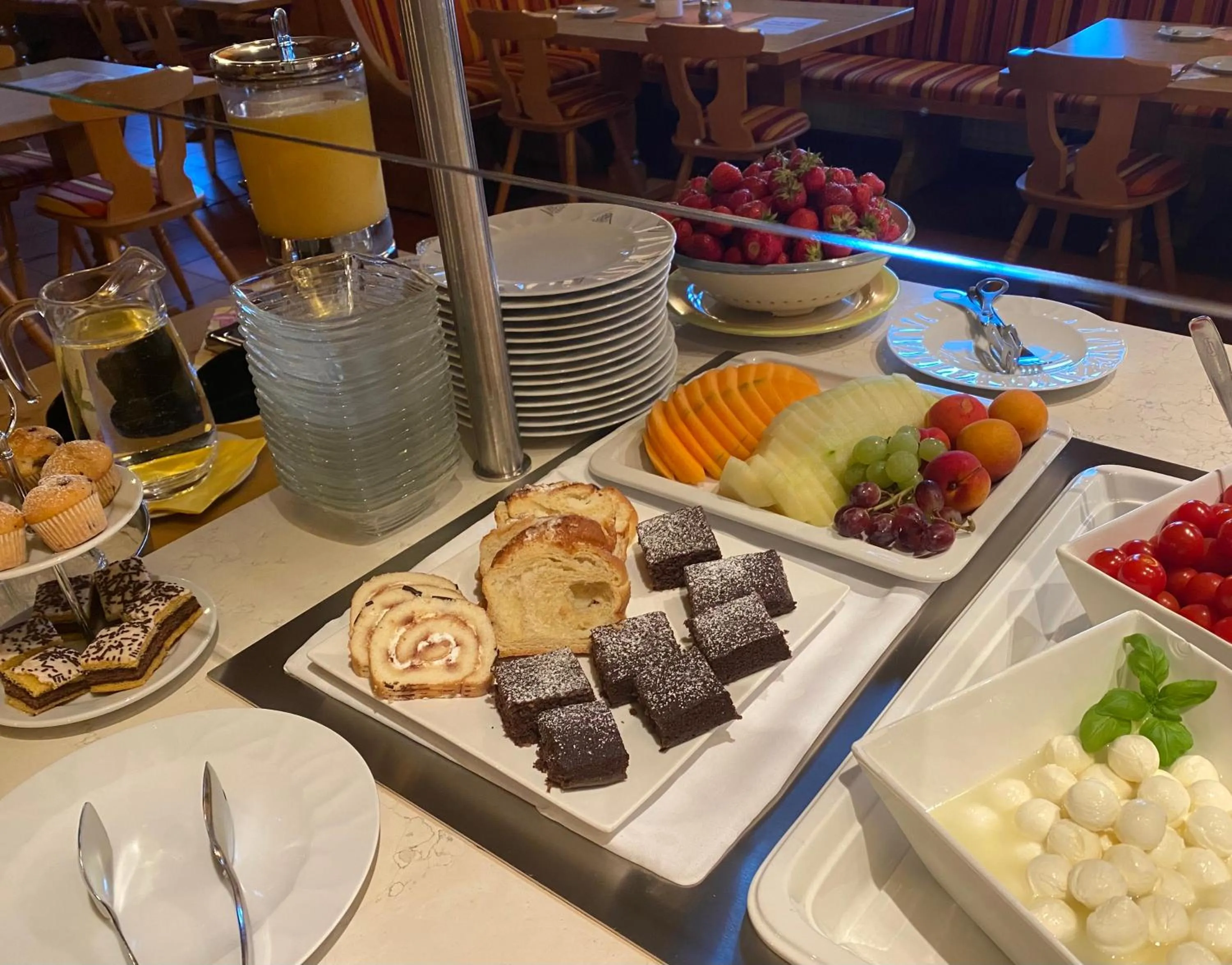 Buffet breakfast in Hotel Weinbauer