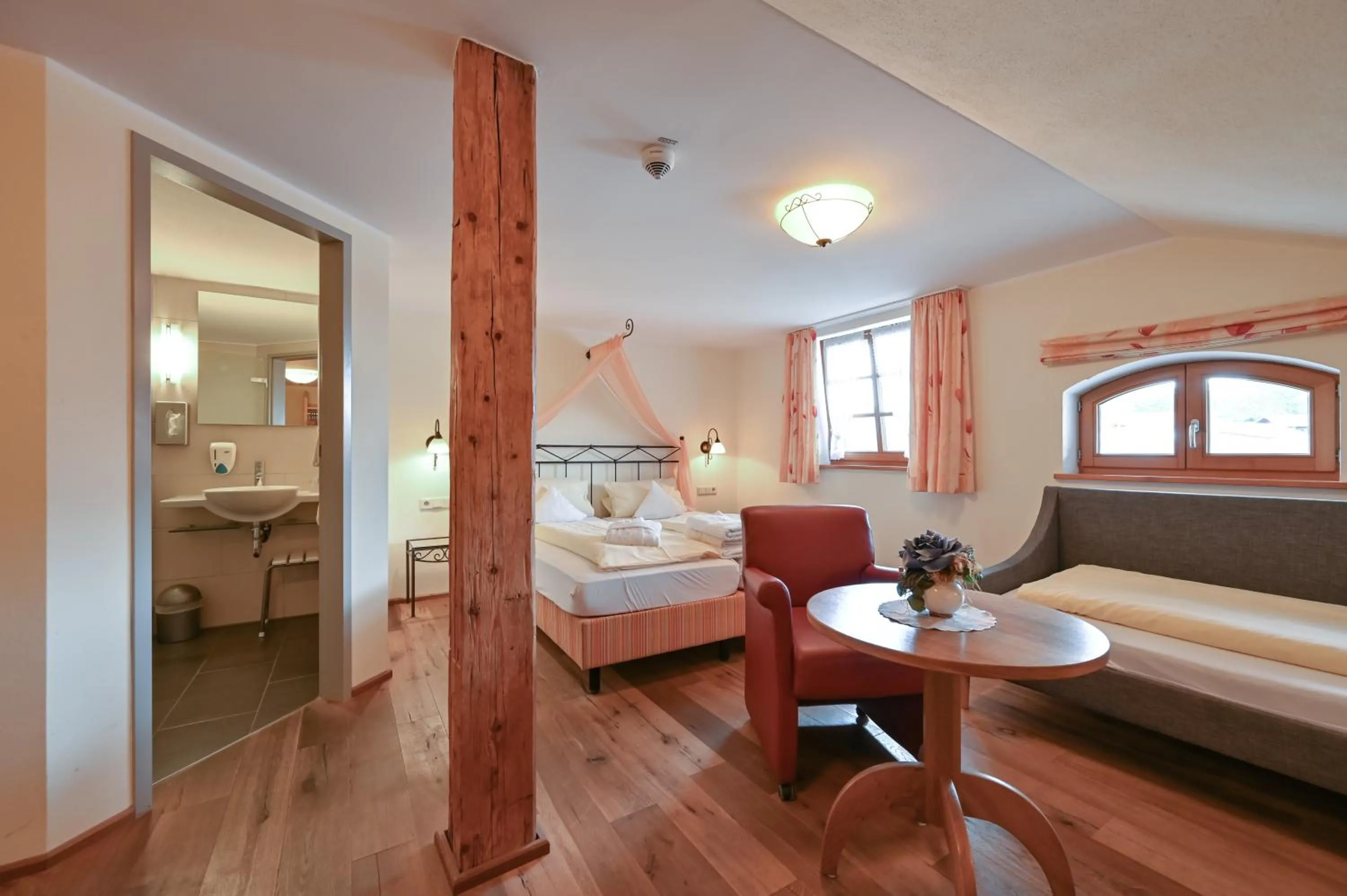 Photo of the whole room, Bed in Hotel Weinbauer