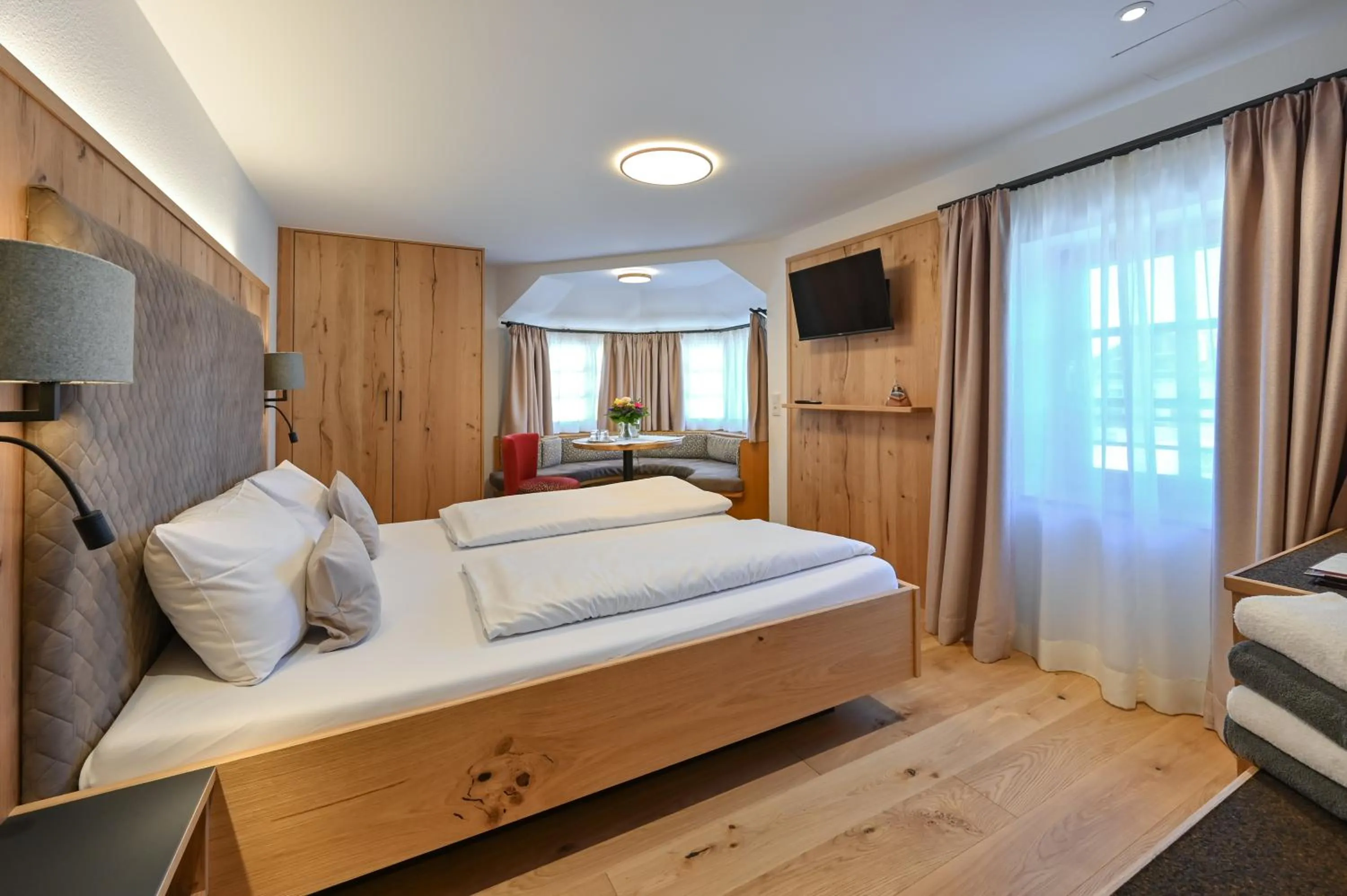 Bedroom, Bed in Hotel Weinbauer