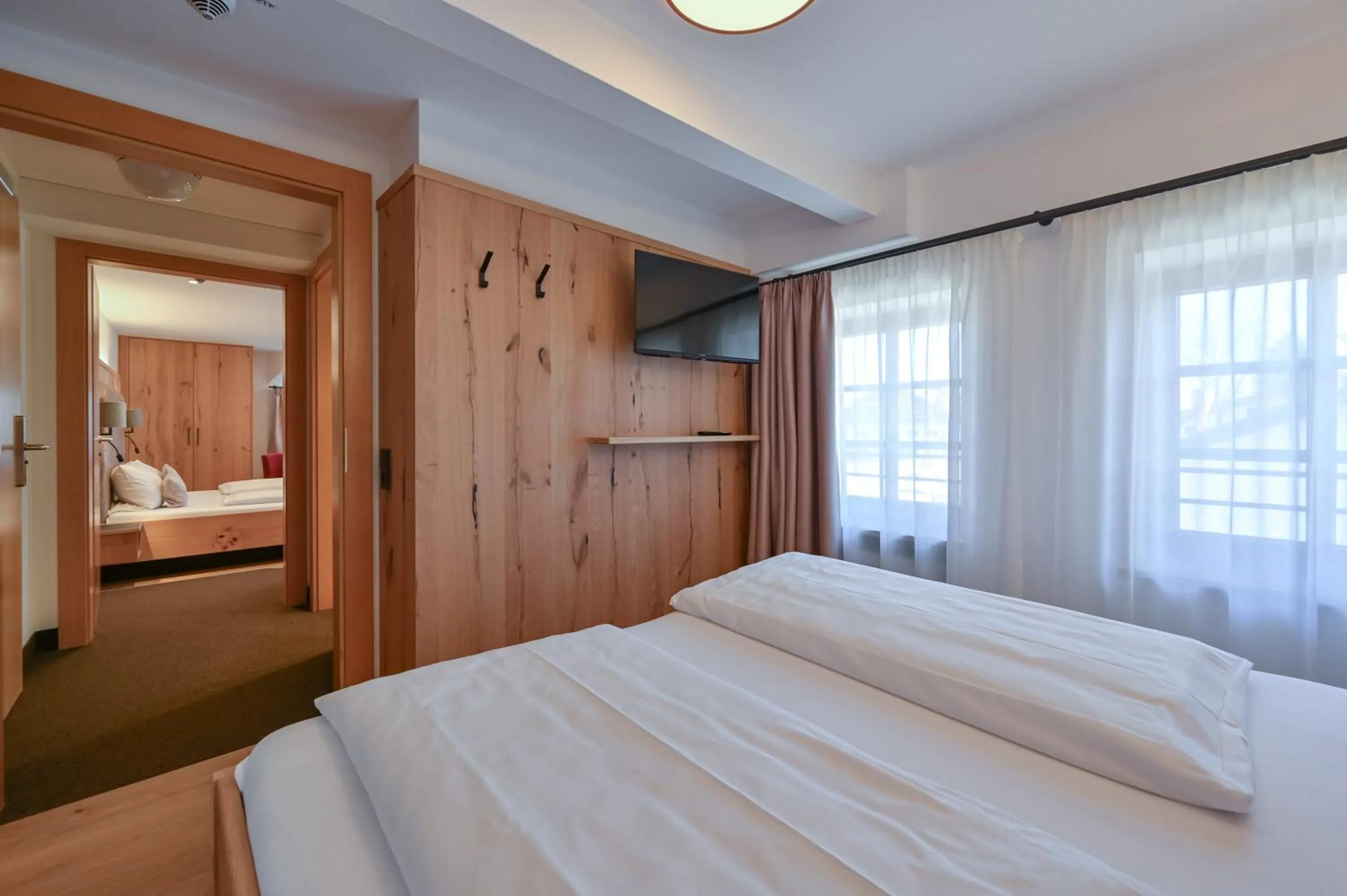 Bedroom, Bed in Hotel Weinbauer