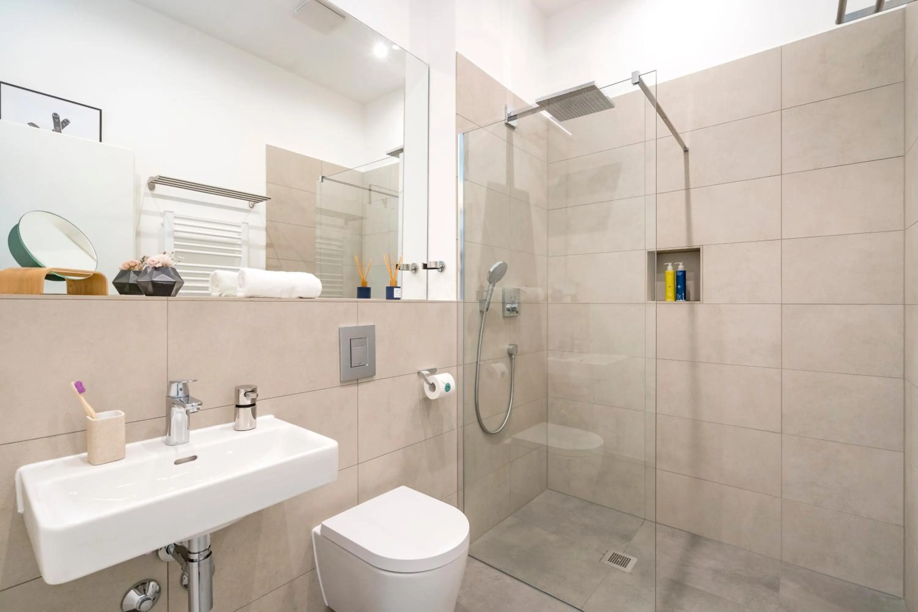 Shower in BENSIMON apartments Mitte/Wedding