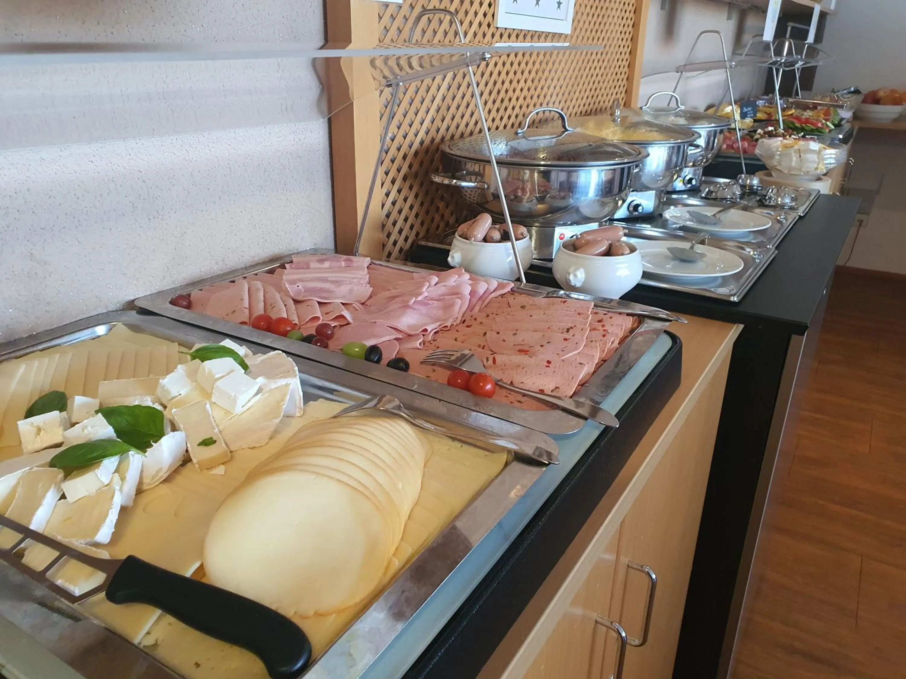 Breakfast in Hotel SunParc - SHUTTLE zum Europa-Park Rust 4km & Rulantica 2km