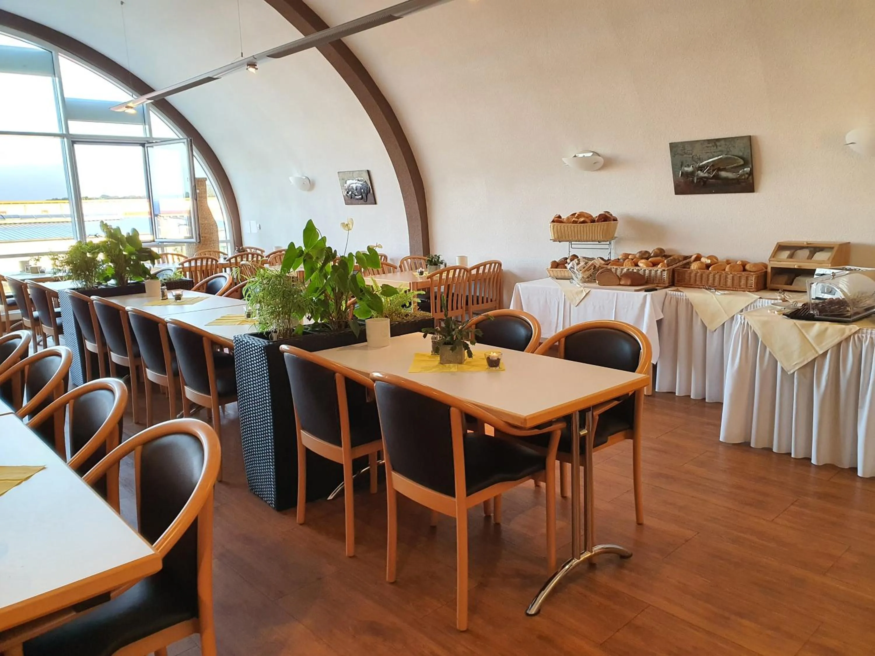 Breakfast in Hotel SunParc - SHUTTLE zum Europa-Park Rust 4km & Rulantica 2km