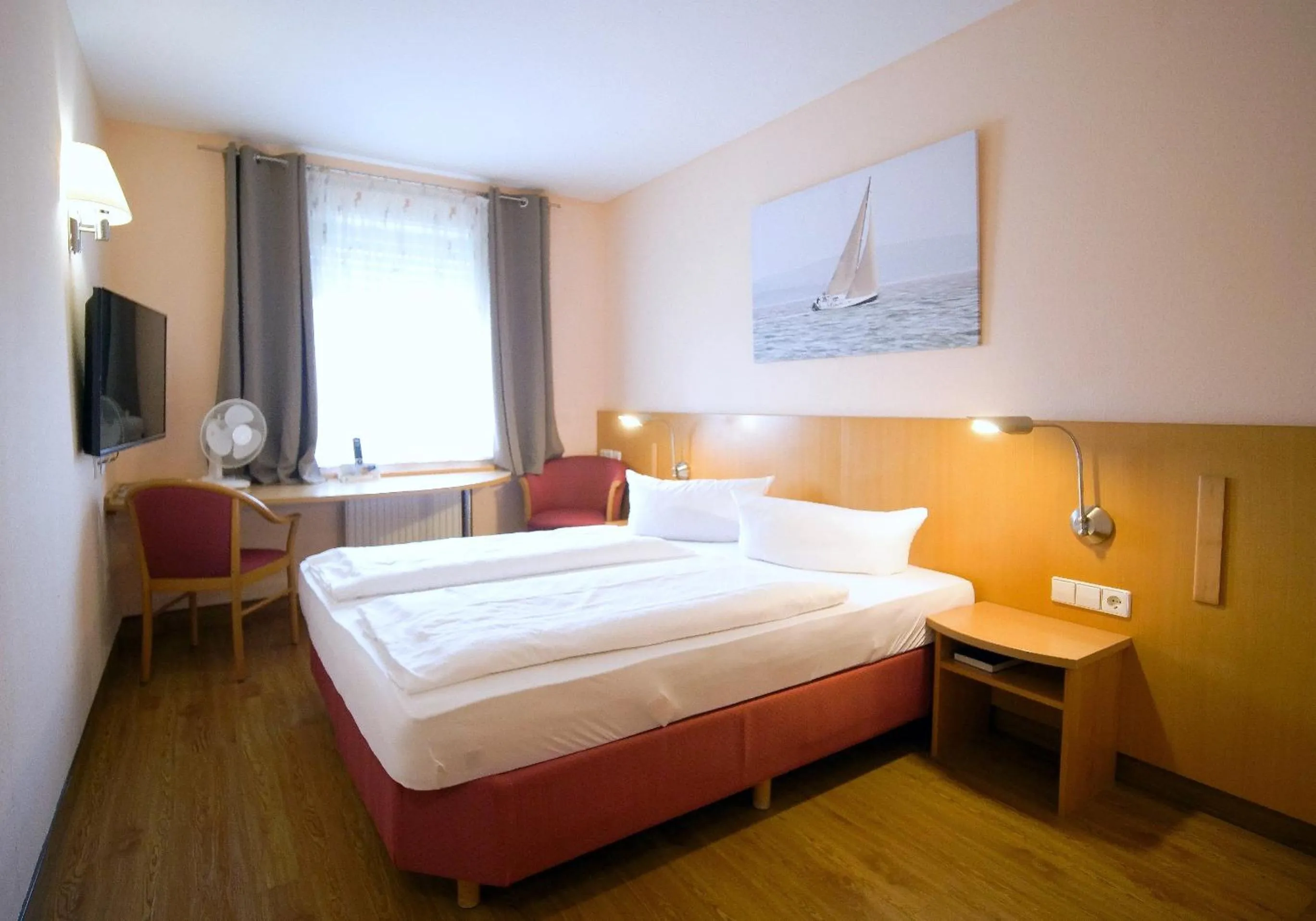 Bed in Hotel SunParc - SHUTTLE zum Europa-Park Rust 4km & Rulantica 2km