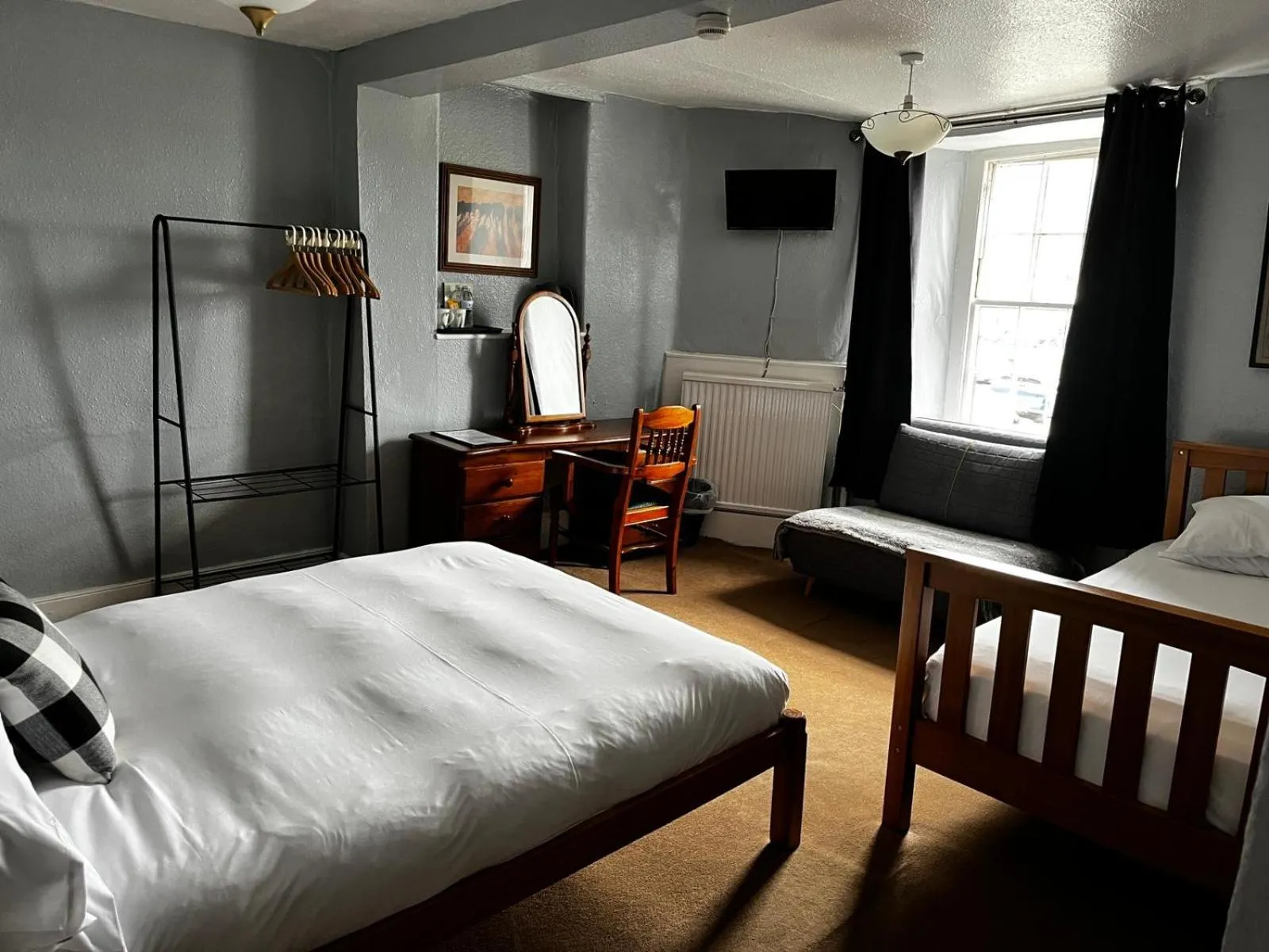 Bedroom, Bed in Black Bull Hotel