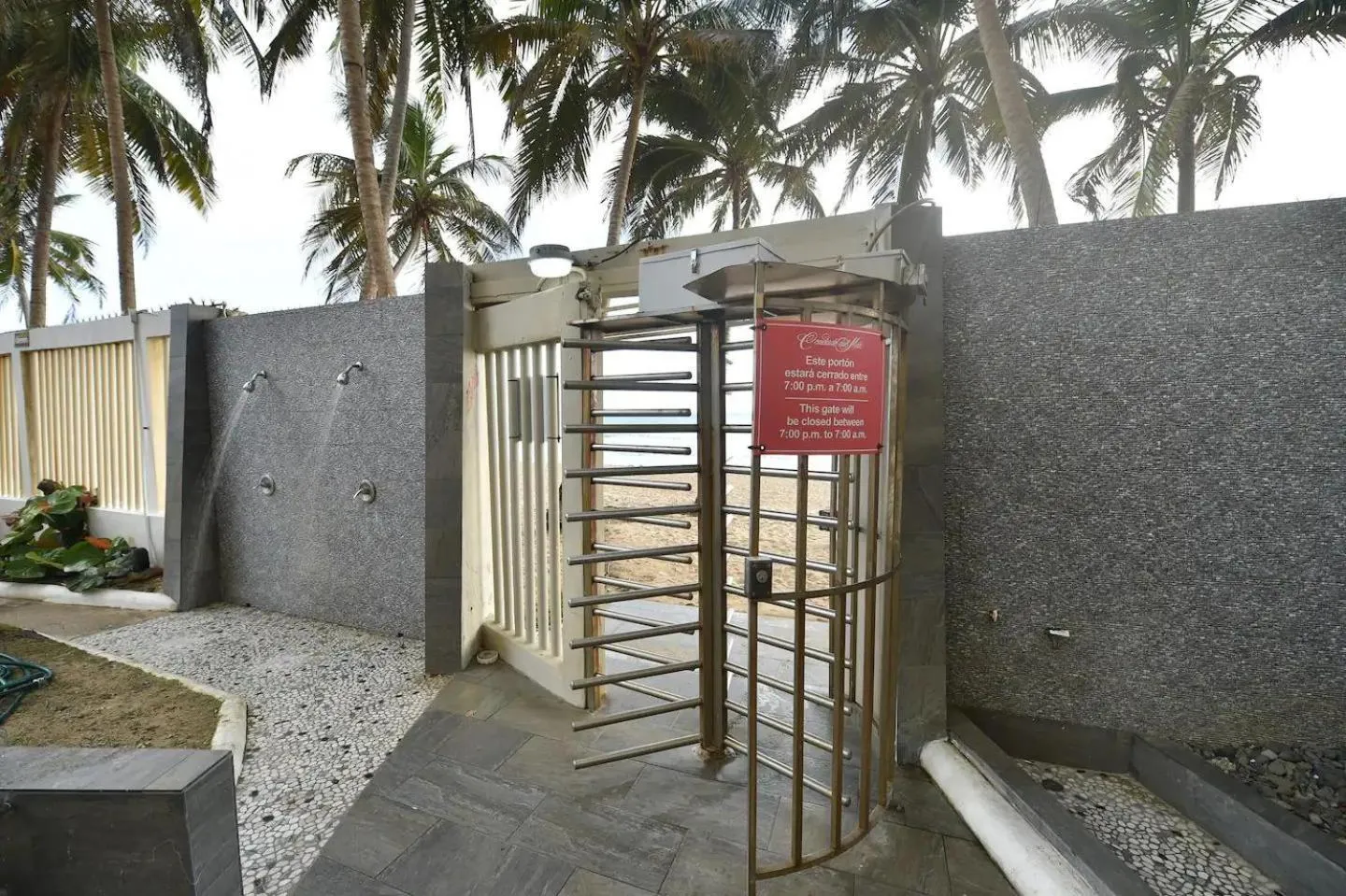 KASA El Sol by the Sea with Pool and Parking