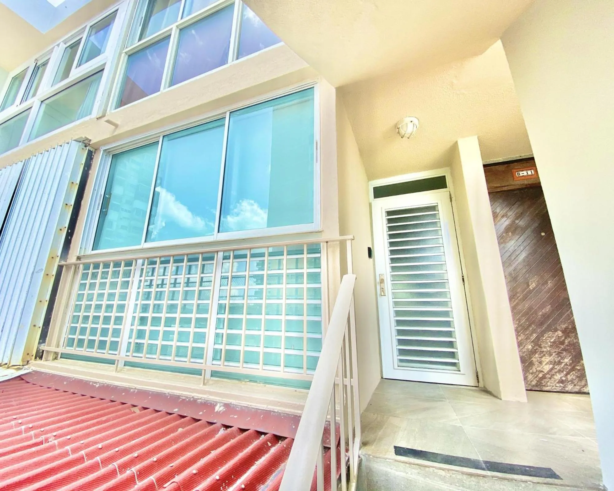 KASA El Sol by the Sea with Pool and Parking