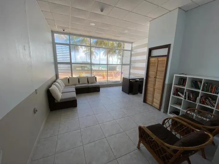 KASA El Sol by the Sea with Pool and Parking