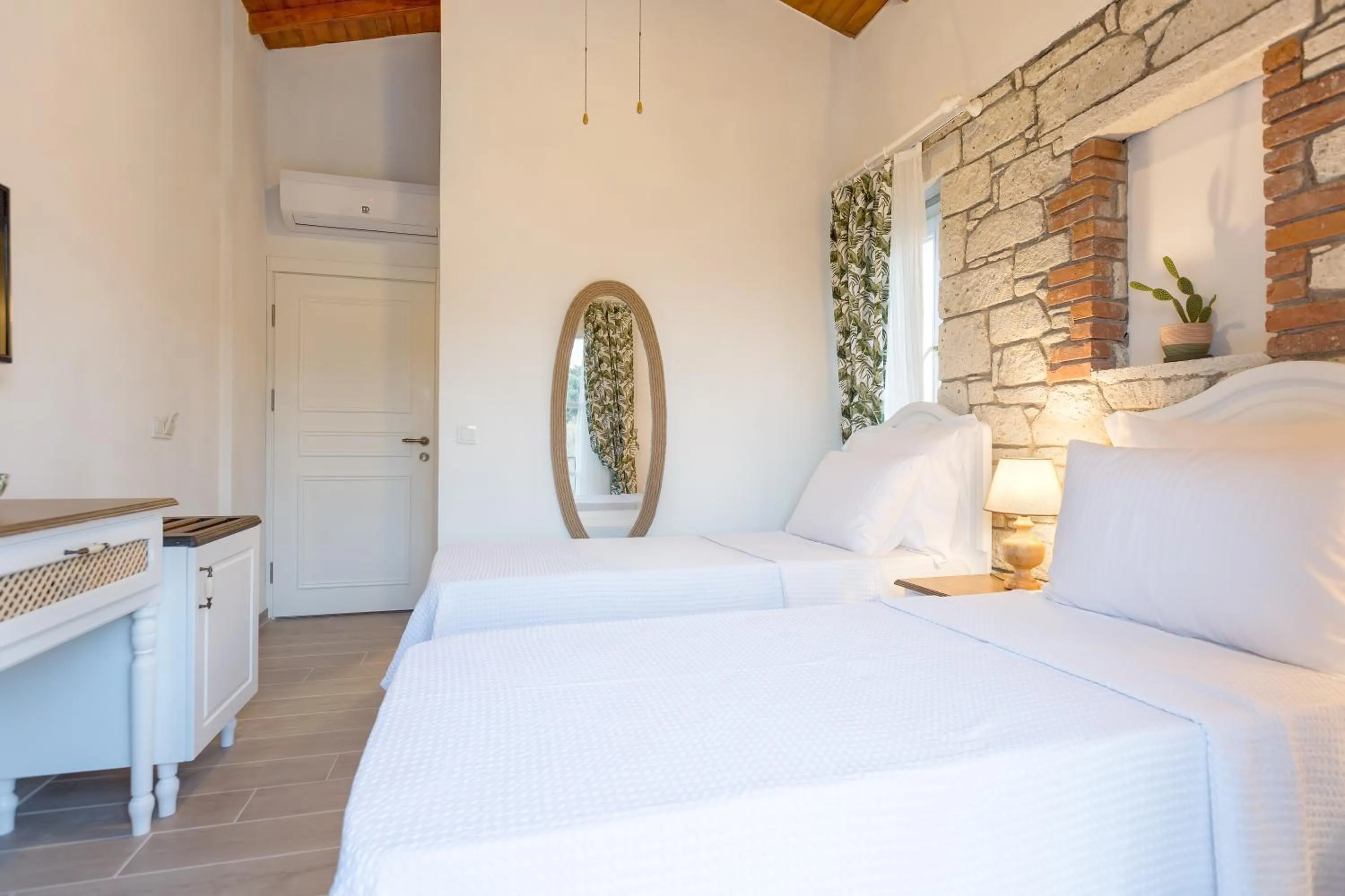 Photo of the whole room, Bed in Melekaki Alaçatı