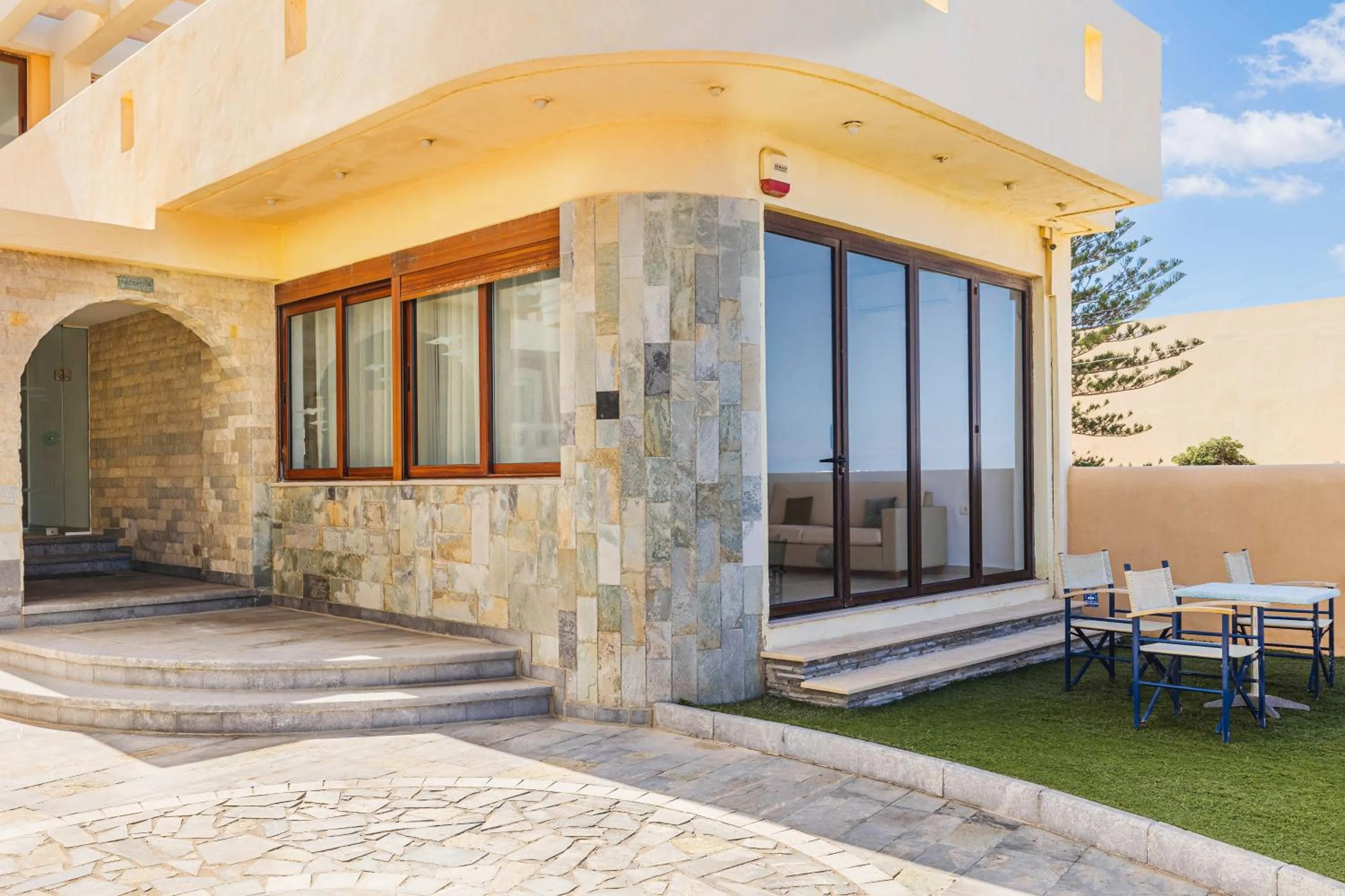 Niros Beachfront Aparthotel