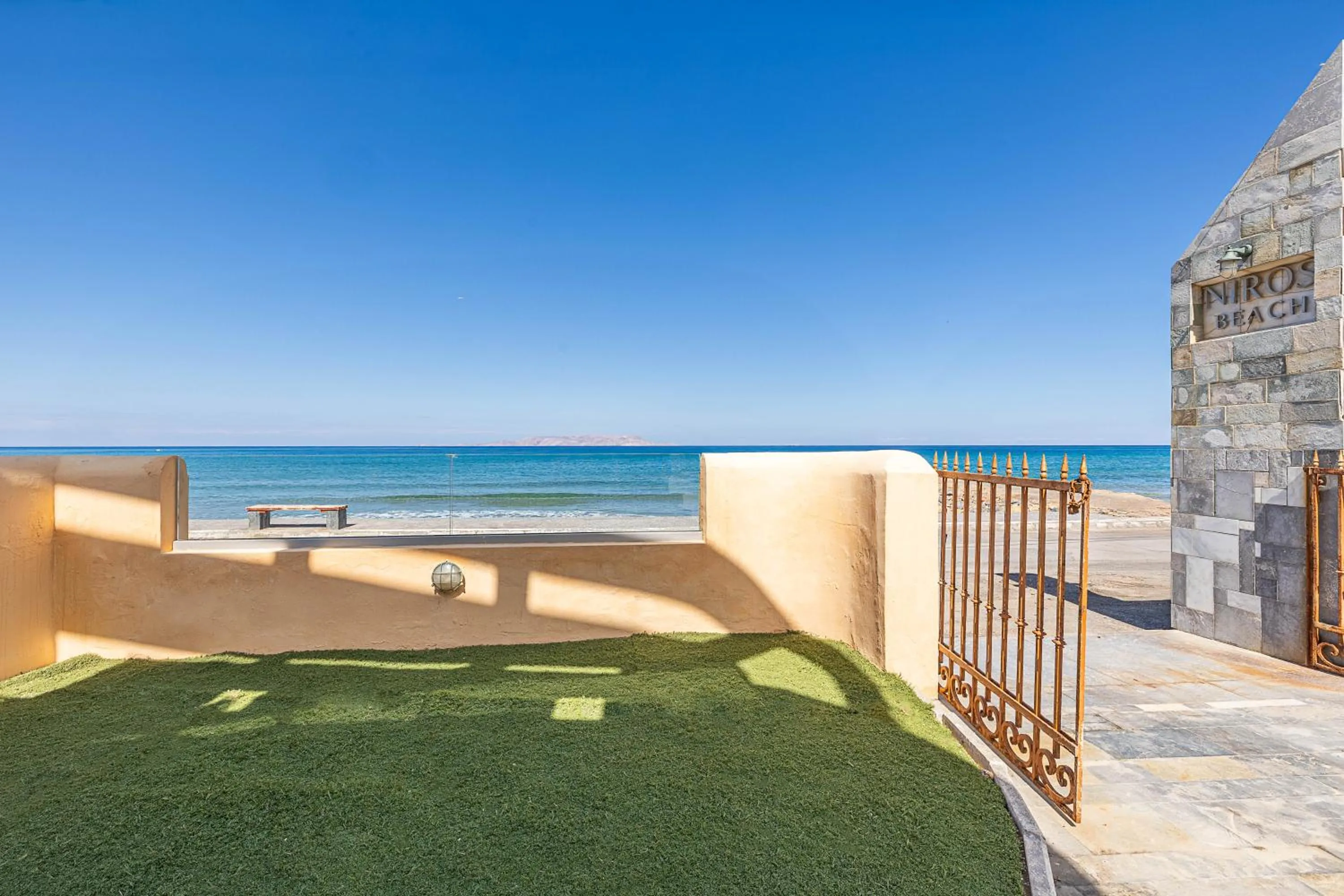 Niros Beachfront Aparthotel