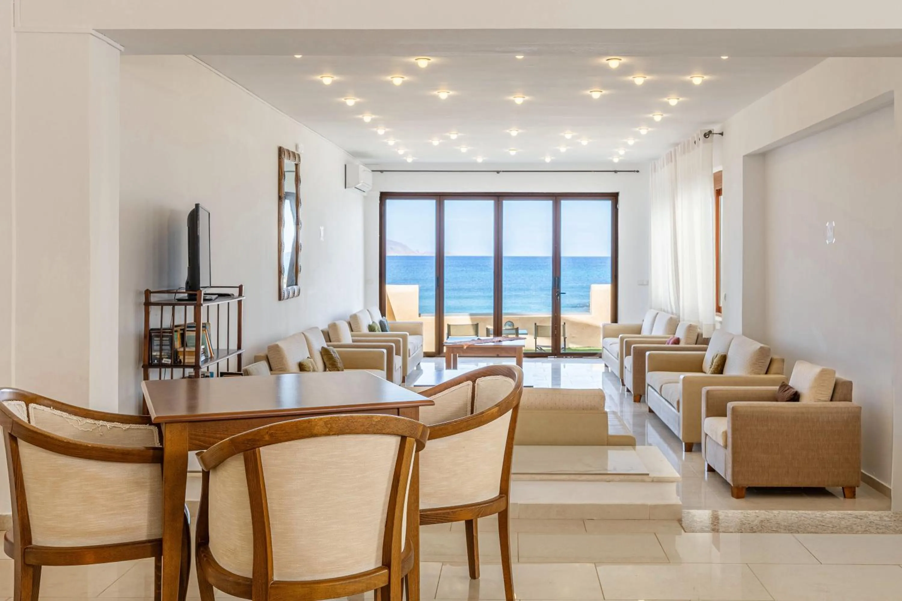 Niros Beachfront Aparthotel