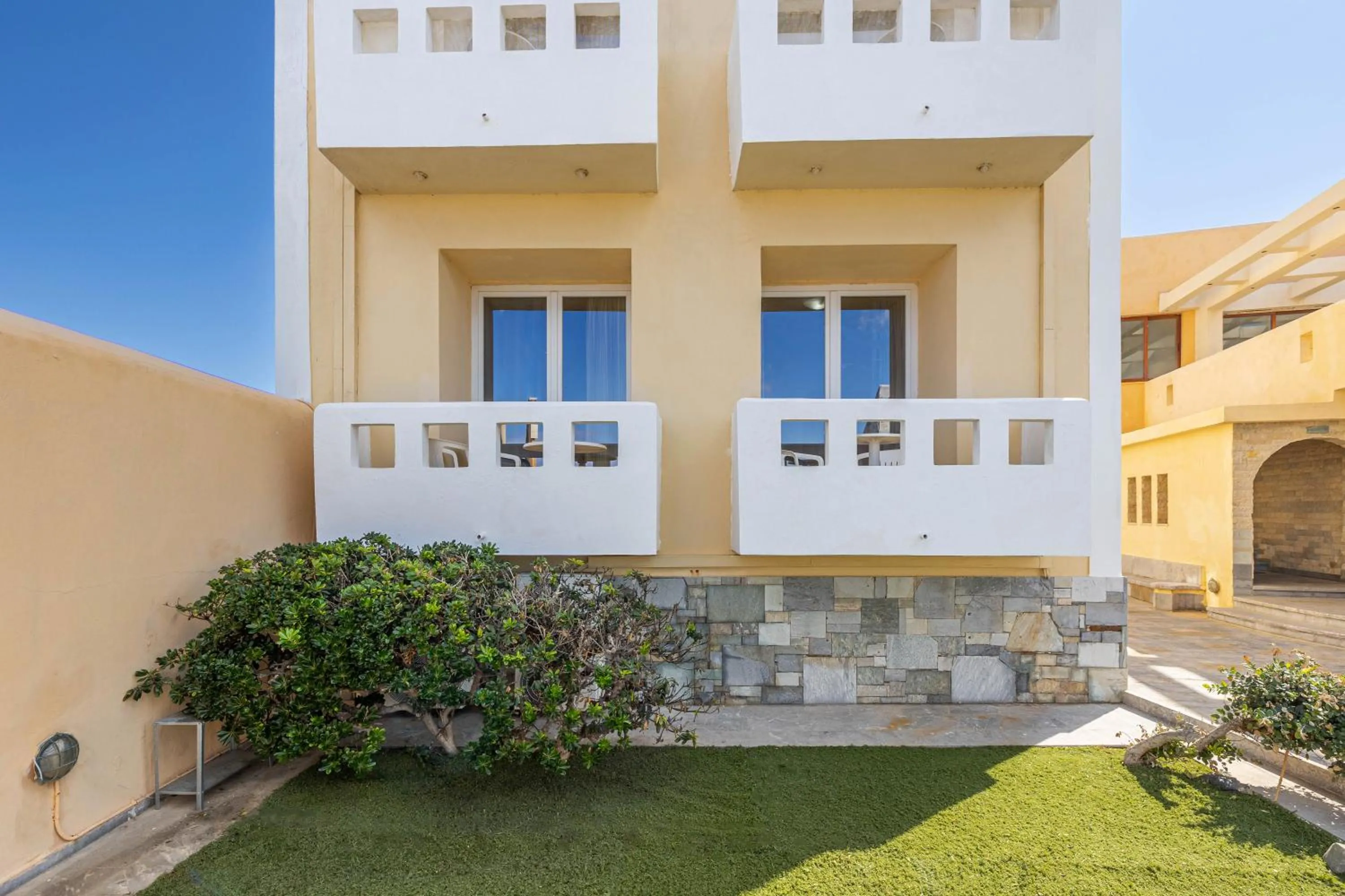 Niros Beachfront Aparthotel