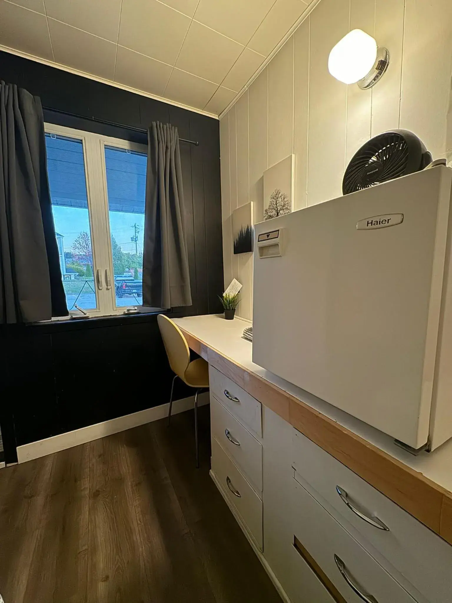 Double Room with Shared Bathroom in Auberge de nos Aieux Double Room with Shared Bathroom in Auberge de nos Aieux