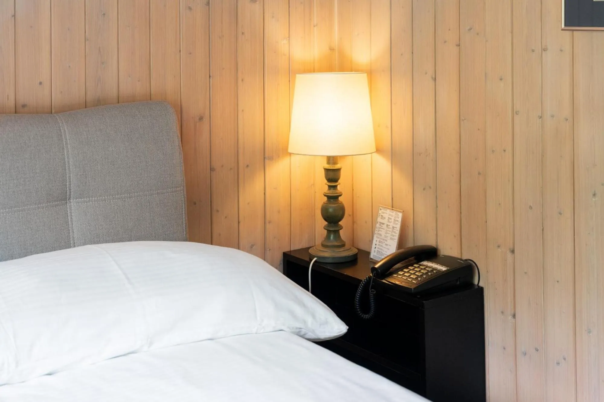 Photo of the whole room, Bed in Jungfrau Lodge, Swiss Mountain Hotel