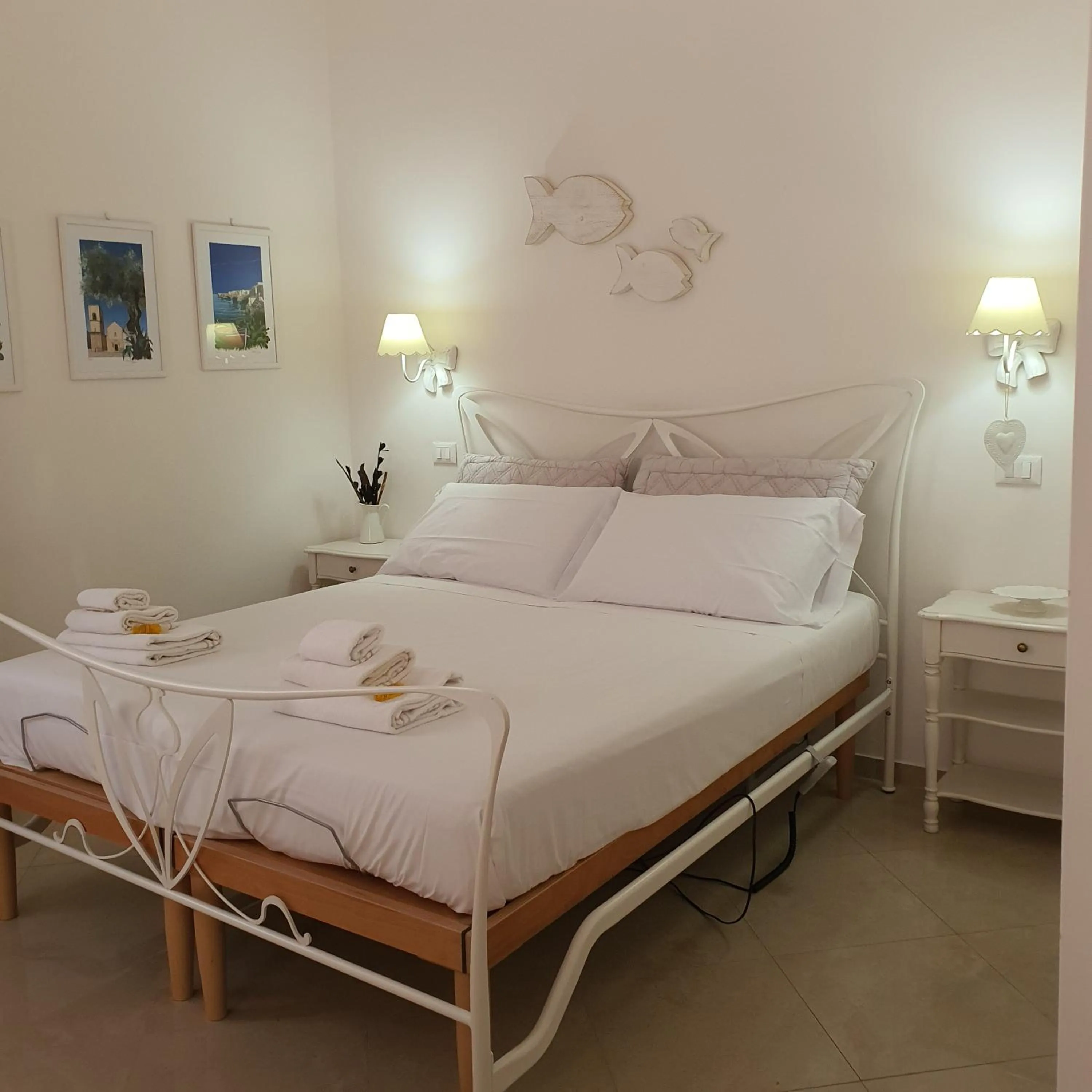 Bed in White Suite Polignano 08