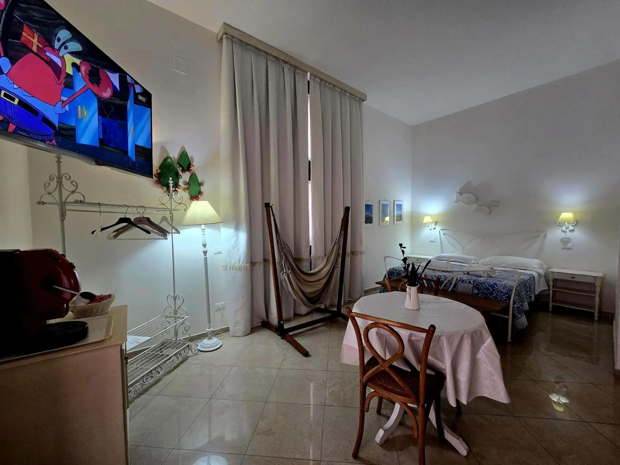 Bed in White Suite Polignano 08