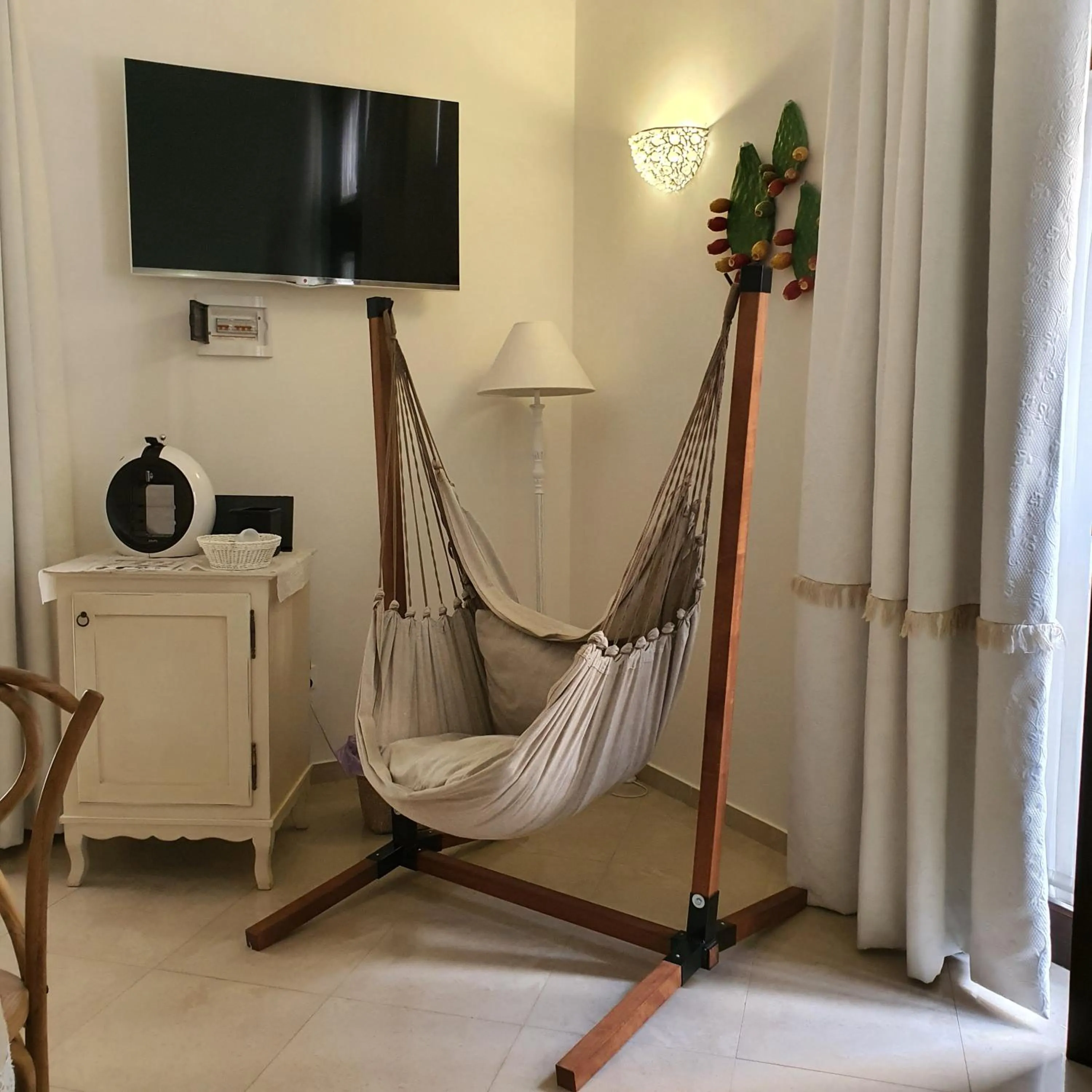 TV and multimedia in White Suite Polignano 08