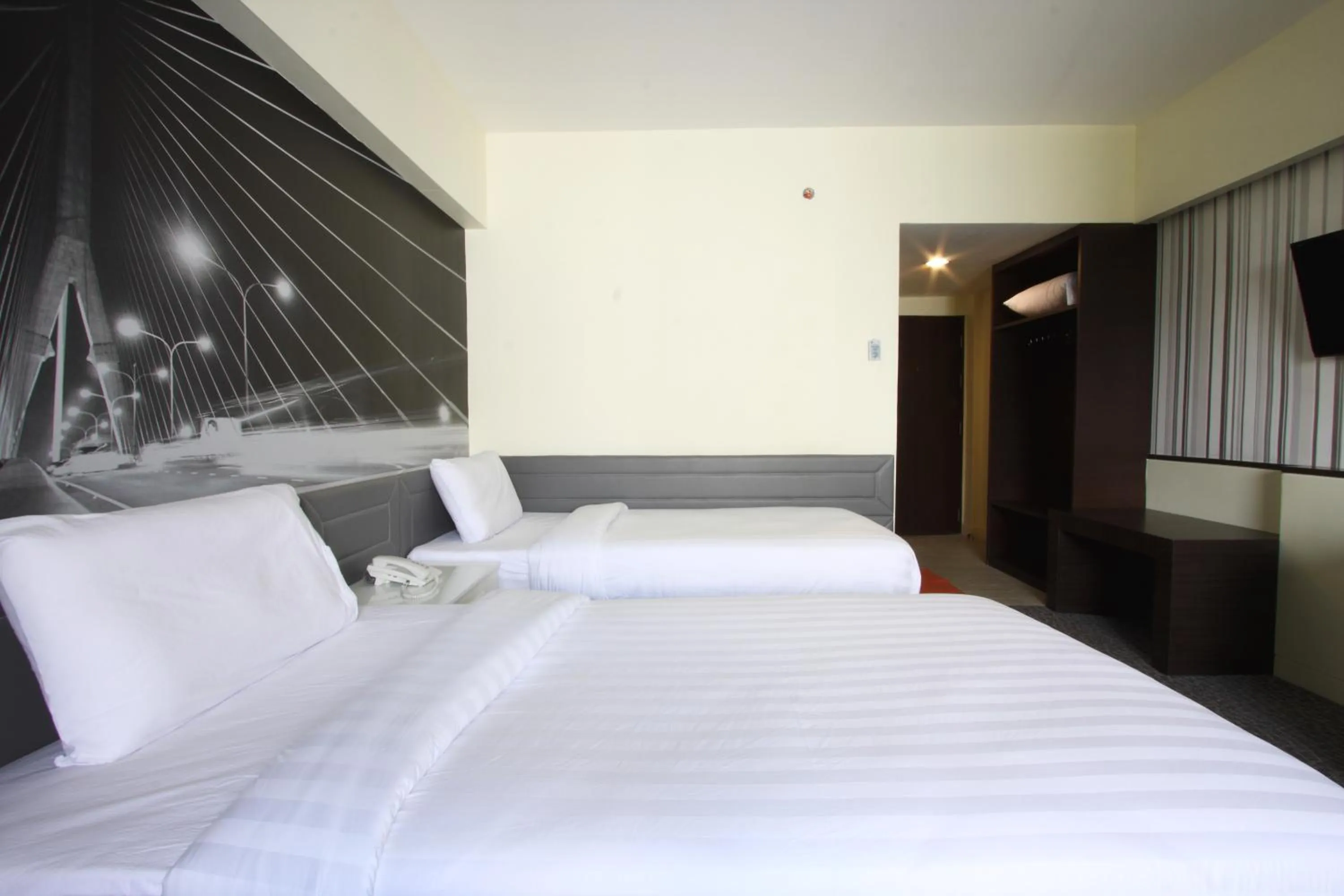 Bedroom, Bed in Royal Delight Hotel