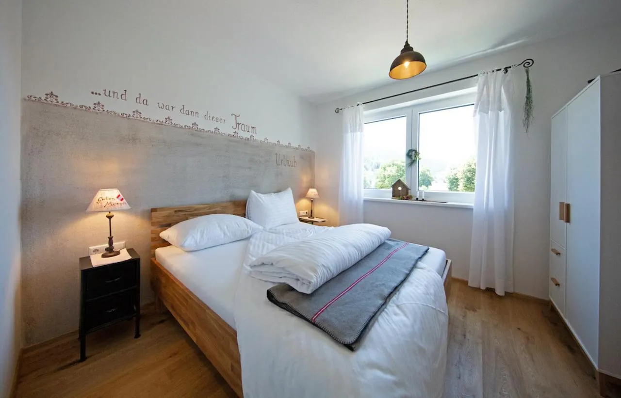 Bed in Ferienwohnungen Waltraud Trinker, Haus