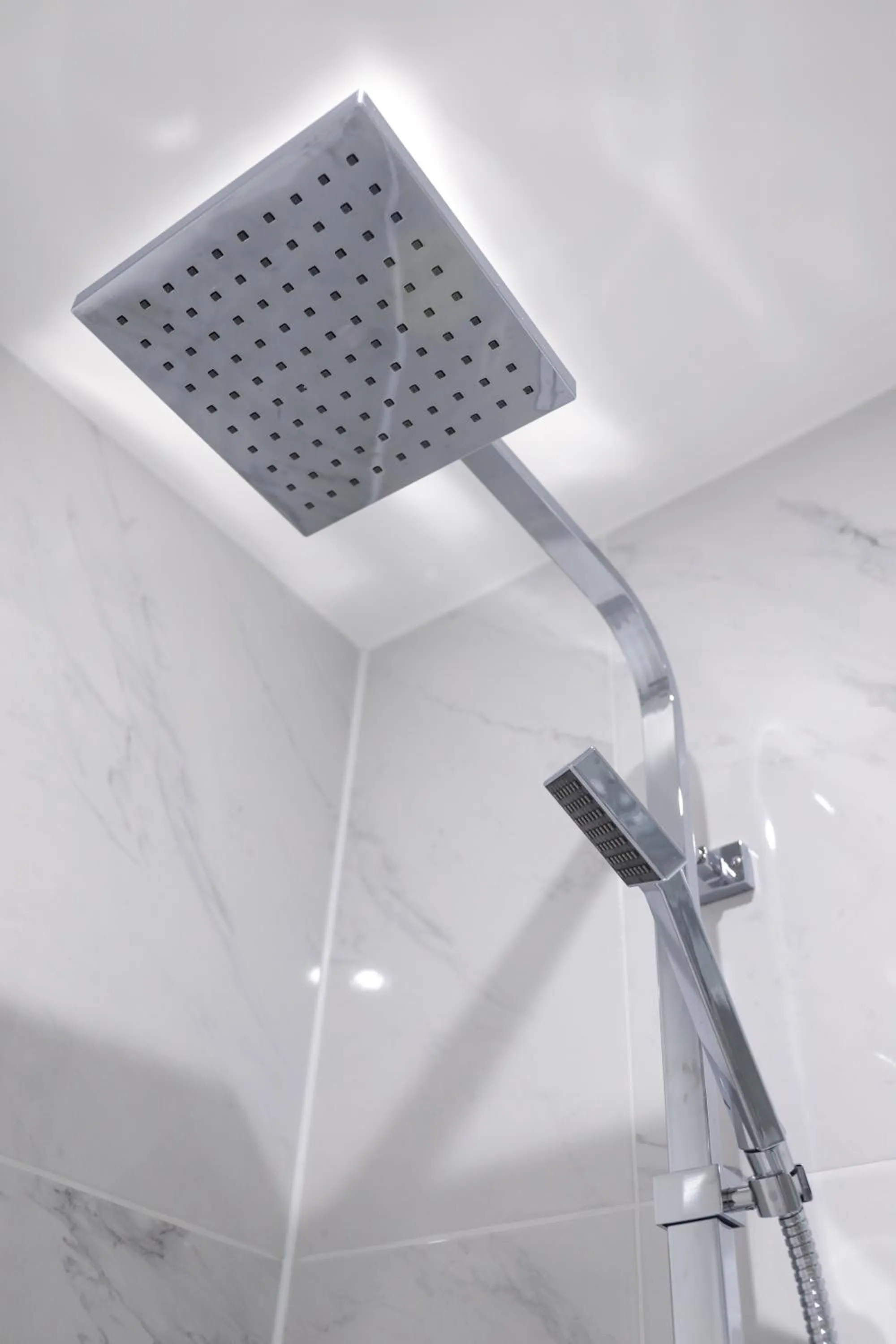 Shower in 16 Queen Avenue Collection by Happy Days