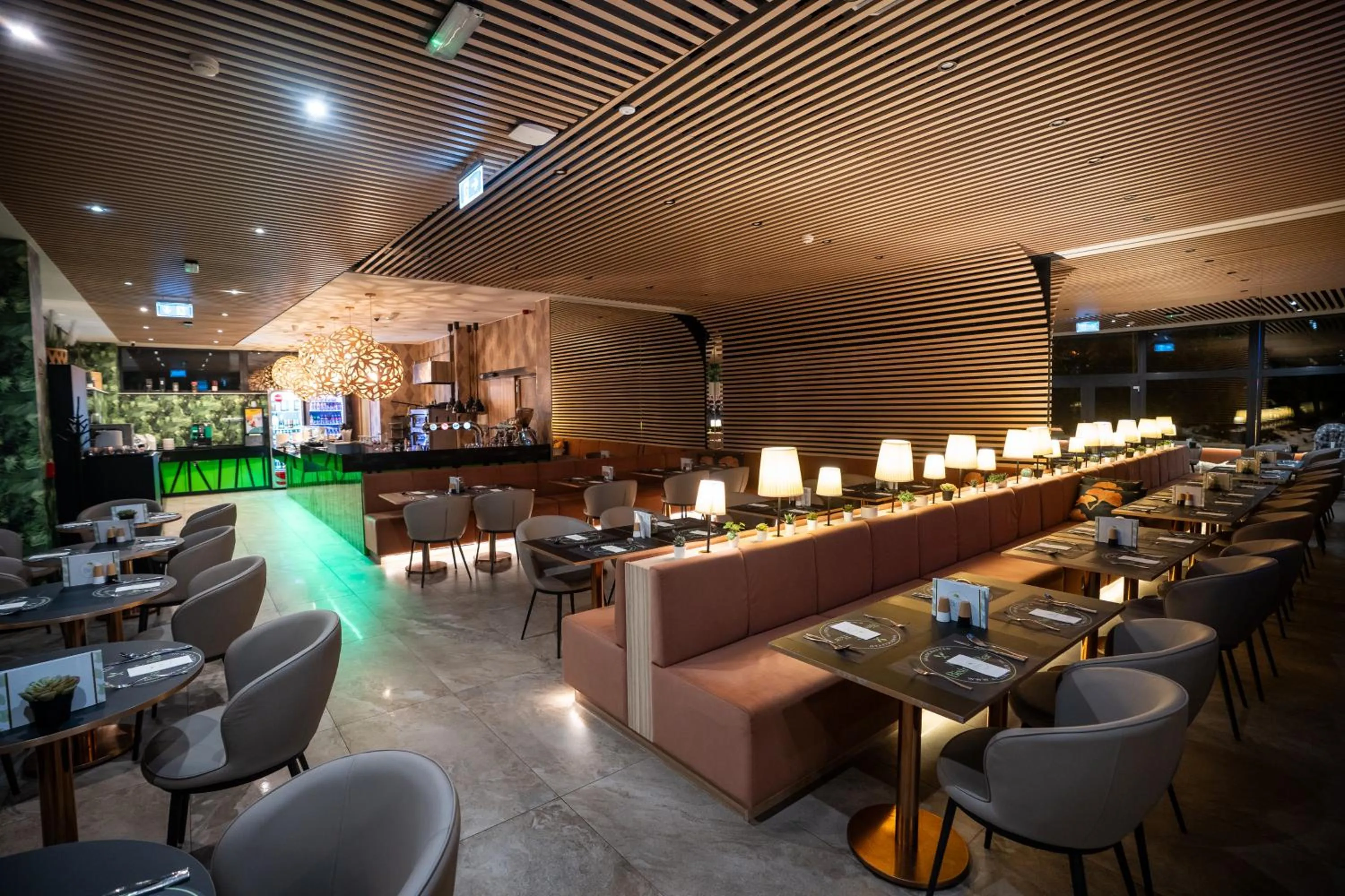 Restaurant/places to eat in Allure Hotel & Spa