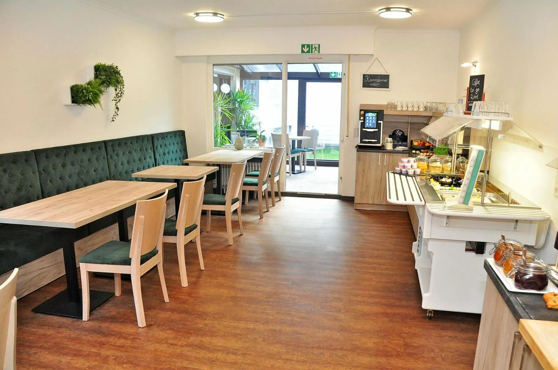 Restaurant/places to eat in Hotel Am Martinsberg